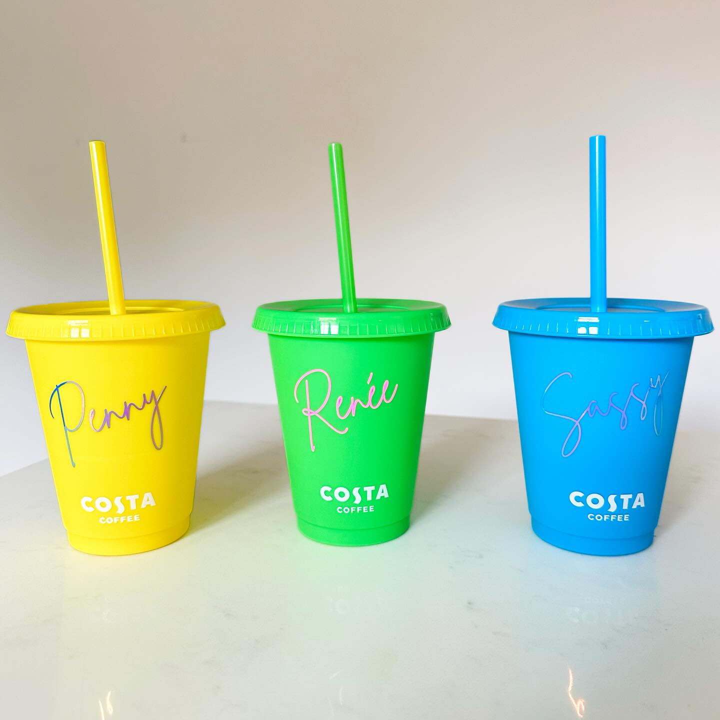 Loving these colour combinations!! Yellow and holographic, Green and neon pink, Blue and holographic. What’s your favourite?
#costa #costacoffeeuk #costacups #personalisedgifts #personalisedcups