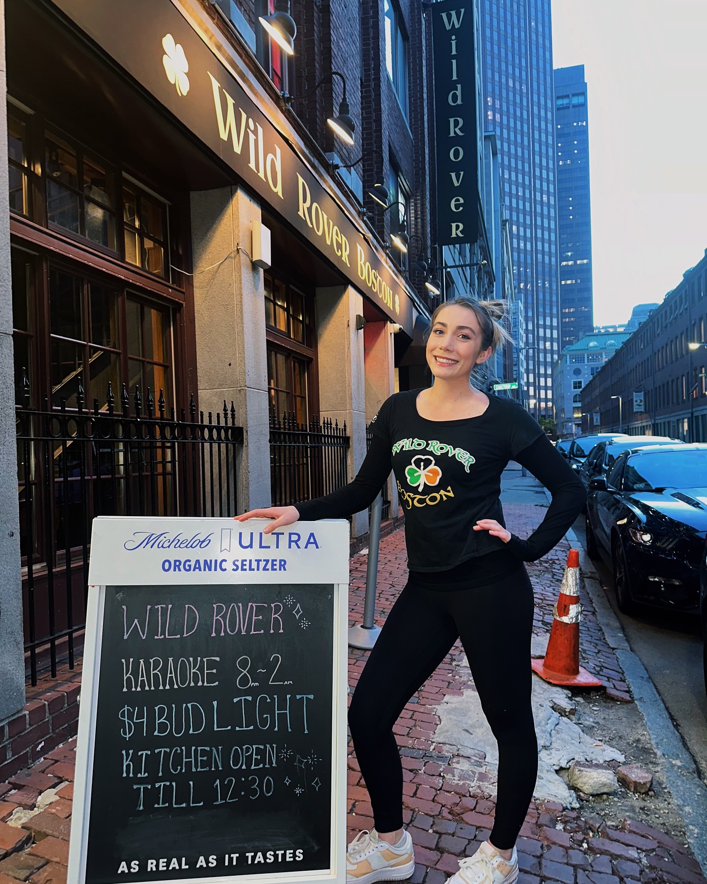 Visit The Wild Rover this weekend for the best Faneuil Hall experience!! With karaoke EVERY night from 8-2, $2 Labatt Blue drafts, $4 Bud and Bud Light drafts, and our full menu available until 12:30, there’s no better way to spend the weekend!
#bostonbars #bostonbartenders #bostonnightlife #bostonnightclubs #irishbar #jameson #jamesonwhiskey #propertwelve #budlight #baileys #stpatricksday #karaokebar #bostonkaraoke #collegebar #bc #bu #bostoncollege #bostonuniversity #suffolk #northeastern #faneuilhall #wildrover #wildroverboston #sissyks #sissyksboston #neddevines #coogans