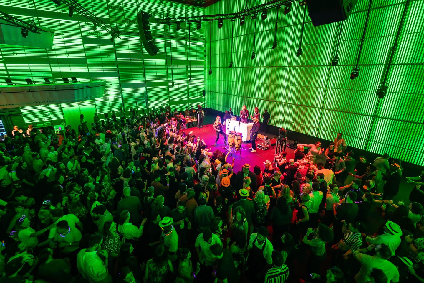 Like every year I’m (almost) fully booked in December. Looking forward to more parties like this one with my band The Big Four at @muziekgebouw