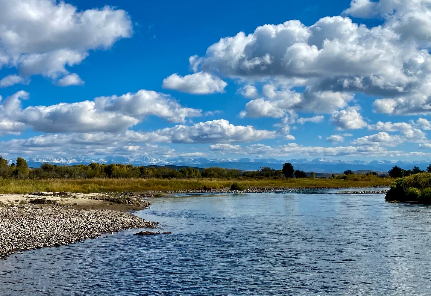 Fall is here! Leaves are changing and the scenery gets better and better everyday! Let’s go catch some fish! #guidedfishing #tetons #Troutfishing #flytying #letsgofishing #Trout #catchandrelease #flyfishingaddict #flyfishinglife #Sageflyfishing #flyfishing #Wyoming #westernriveranglers #travel #wildtrout #Smithoptics #flyfishingadventures #patagonia #jacksonhole #fishing #yellowstone #orvis