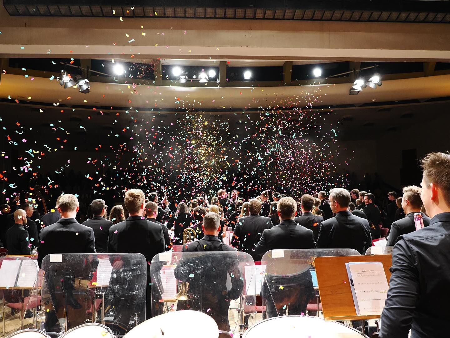 Das war unser Neujahrskonzert 2024- hier die ersten Eindrücke in Bildern! ✨🎉🍀🎶🎷🎺🪈
Vielen Dank an alle, die dabei waren! 🥂
❤️-licher Dank geht außerdem an die Stadtkultur Lienz für die gute Zusammenarbeit sowie unseren Sponsoren! 🙏🍀 @felbertauern.strasse @raiffeisentirol - Osttirol, @osttirolbergtirol und Flussbau IC.
Fotos @_ma_pit_ 📷
#neujahrskonzert #prositneujahr #bpho #osttirolbergtirol #sinfonischesblasorchester #windband #blasmusikverbindet #danke #biszumnächstenmal
