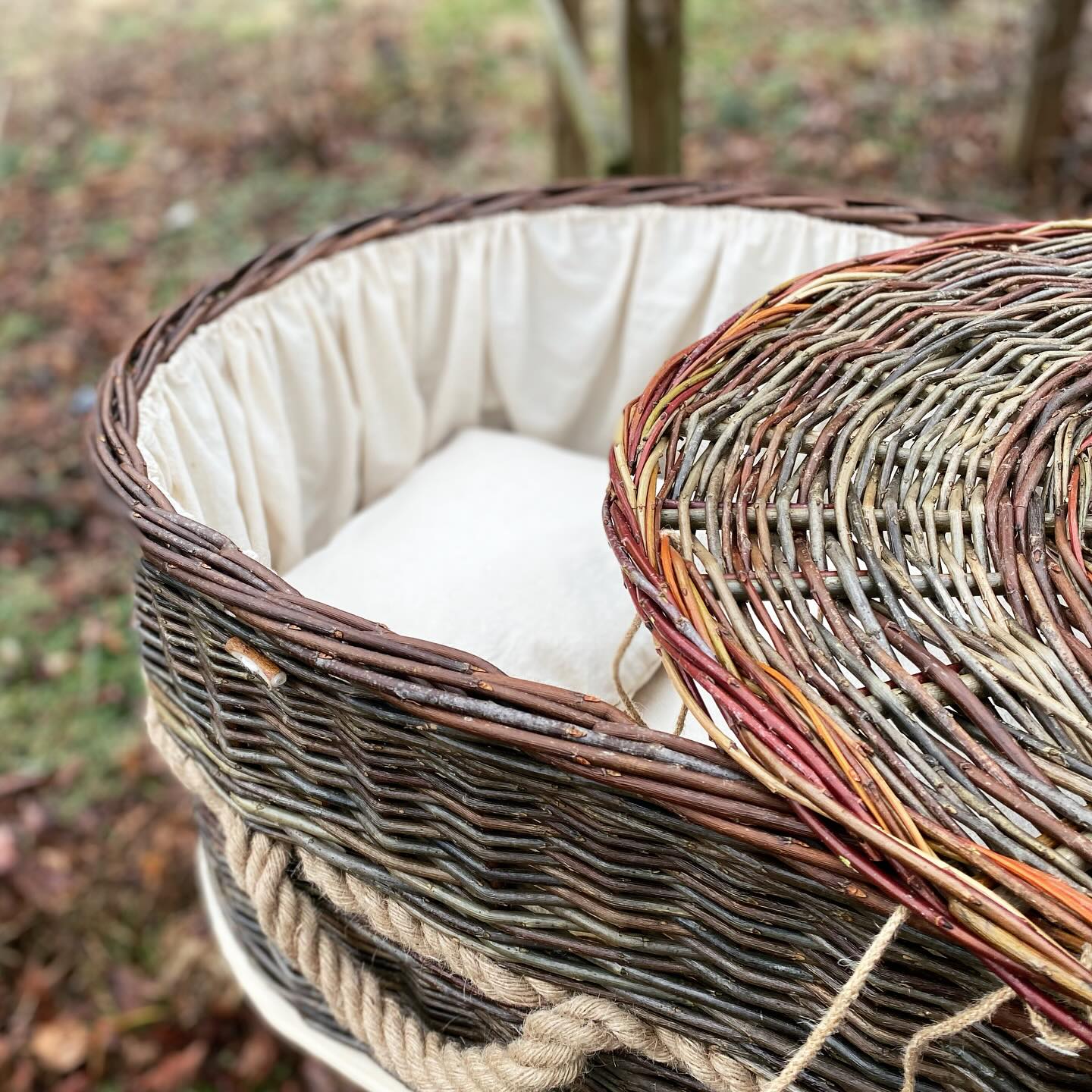A peak inside, under the 🌈.
#willowcasket #willowcoffin #naturalburial #greenburial #handmade #handwoven #handsewn #salix #homeburial #homefuneral #appalachiangrown #wncmountains