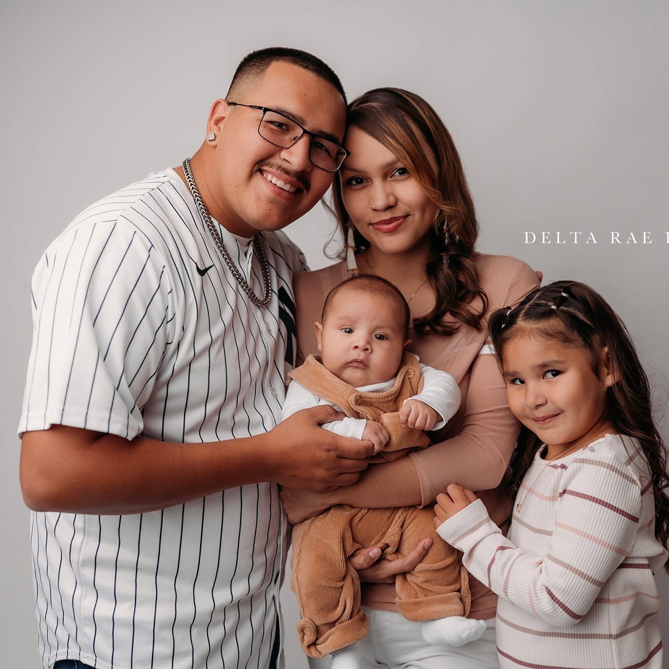Marie and her beautiful family brought so much love to the studio! Her sweet little girl and snuggly baby boy were a joy to photograph, and the connection between them all was heartwarming. Thank you for letting me capture these moments! ❤️
www.deltaraephotography.com
#FamilyPhotography #StudioSession #FamilyLove #TimelessPhotos #FamilyConnections #CapturingMemories #CherishedMoments
