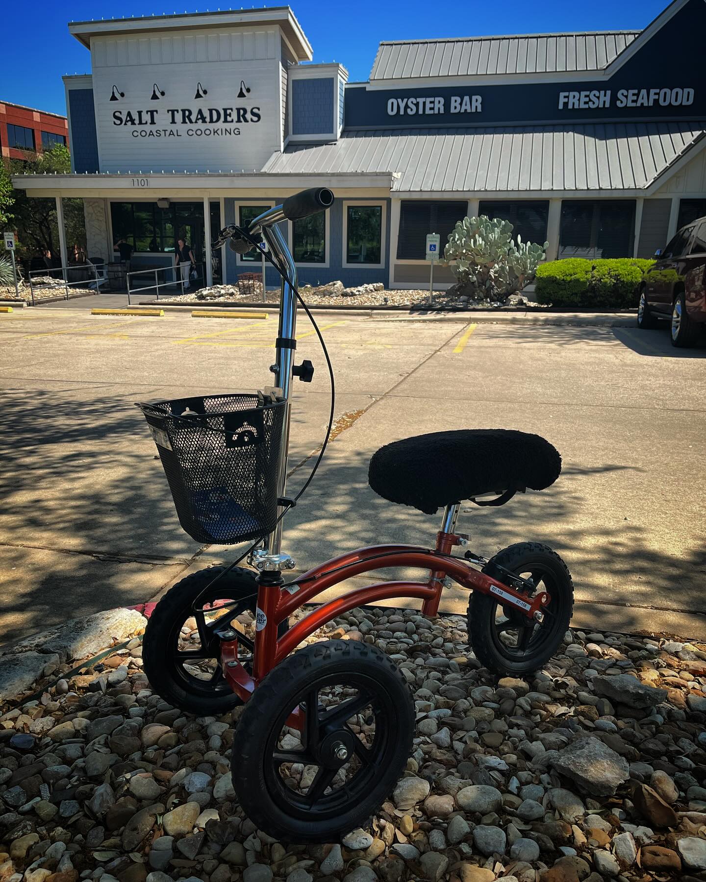 Rolling in style!
Crutches suck..
Call us today 512-598-1411
#austinkneescooter #Kneescooter #austinkneescooters #thekneescooterspecialists #atxkneescooters #kneescooters #atx #austin #austintx #austintexas #austinkneescooterspecialists #austinkneescooterpros #vincentmedical #footinjury #footsurgery #medicalequipment #kneewalker #kneerover #footinjury