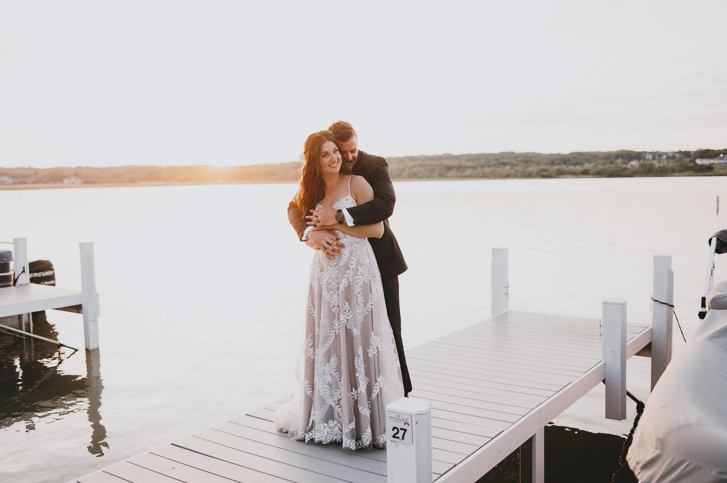 #sunsetphotos 🌅
#lakegenevawisconsin
#weddings
#dedtinationwedding
#summervibes