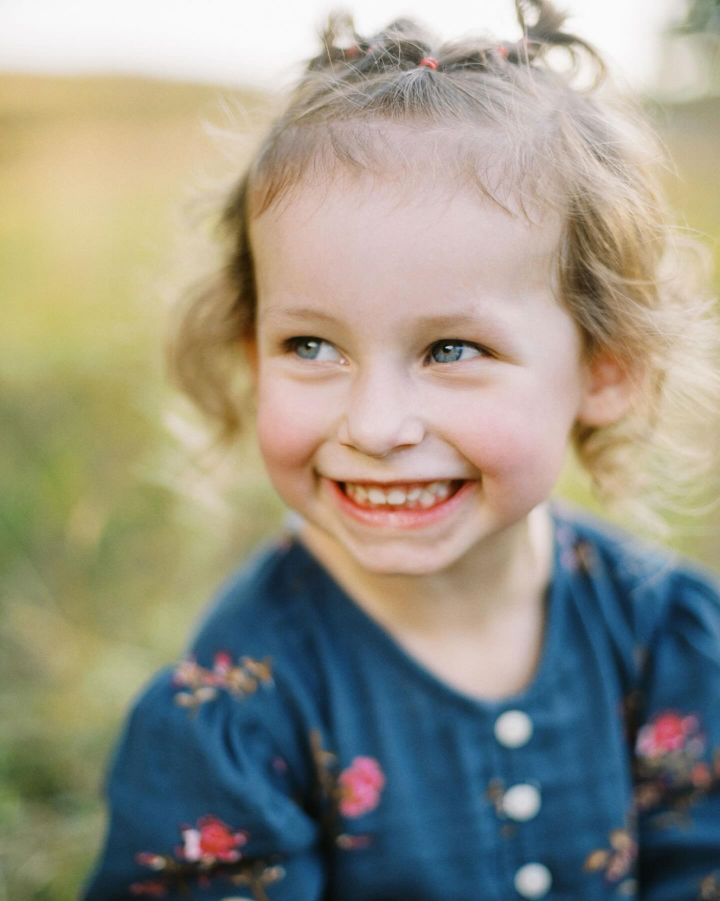 Fun family sessions in September? Perfection! I might still be in denial that it’s already October, but the other part of my brain is already stoked for their beautiful wedding reception next month. They tied the knot this year and I cannot wait to party with them and celebrate them with all their friends and family in November. 🥰