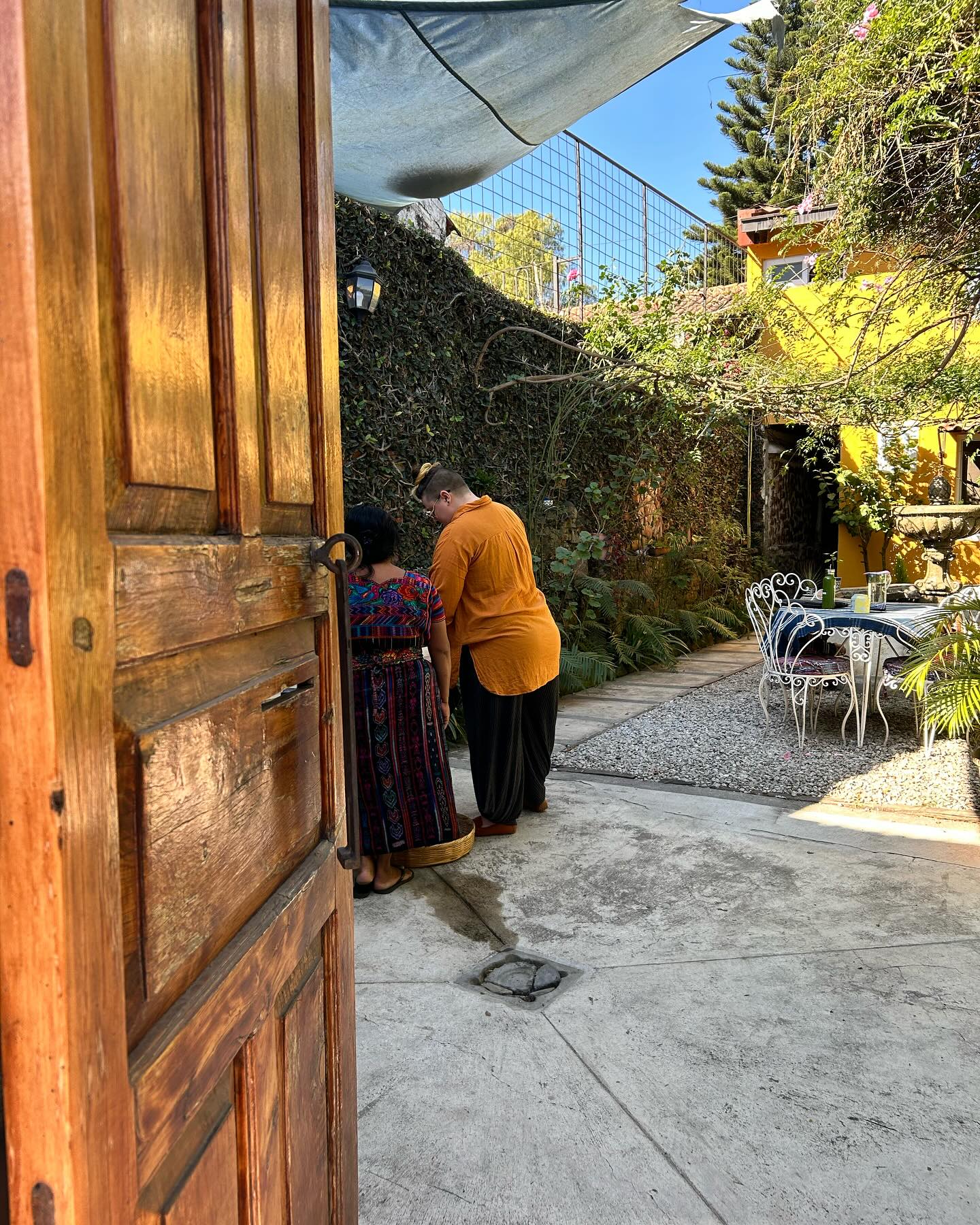 Morning classes were in a courtyard with climbing flowers and roses and friendly birds taking a bath in the nearby fountain.
Doña Everlida was patient as I made the same mistakes over and over- I had much trouble with opening up the shed, which involved simultaneously leaning back, pushing with one hand and pulling with another in perfect proportion.
My edges were messy, and we laughed that many people in the US prefer messy edges as it shows the textile was made by hand and not machine.
My color choice was popular with Doña and the other folks around the school- they noted that many students were preferring to work in browns and tans as opposed to the brighter, more traditional tanners.
I shared in return that decorating without color is how you show wealth in North American cultures. I spend a lot of time thinking about how the absence of color serves as a visual marker of assimilation into radicalized capitalism, and a surrender of the colors of the land where our ancestors came from.
We drank tea and ate cookies when a break was needed. Worked in silence or laughter as the moment needed. Feet on stone. Hands in thread. Heart singing- mind quiet.
📸1 taken by @raymundo_diaz
#weaving #culture #antigua