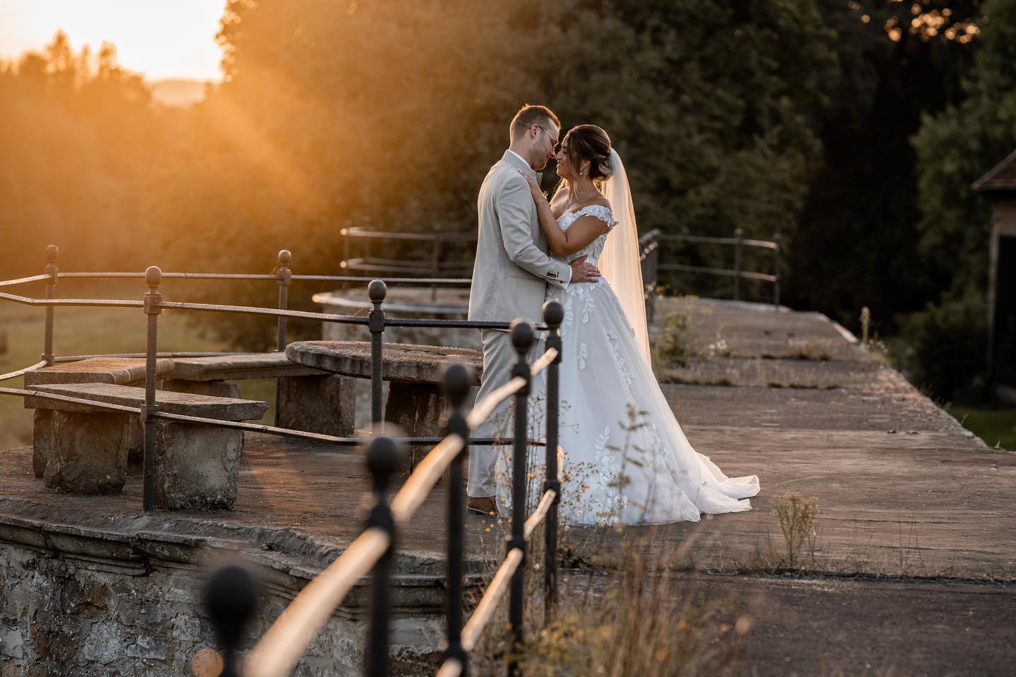 Momente für die Ewigkeit - Unsere Leidenschaft, eure Erinnerungen. 📷❤️
#Hochzeitsfotograf #Hochzeitsmomente
#LiebeInBildern
#EwigeErinnerungen
#Hochzeitstag
#Heiraten
#Brautpaar
#Romantik
#Hochzeitsfotografie
#Gefühle
#MagischeAugenblicke
#Hochzeitsfotos
#Hochzeitsinspiration
#Verliebt
#SchönsteTag
#Hochzeitsfotografin
#Bildergeschichten
#Hochzeitsliebe
#Traumhochzeit
#Glücksmomente
#LächelnInBildern @f_ozolnieks @eileenchen_bienchen_ @genialfloral @schloss.gesmold @julianhuegelmeyerentertainment @lecongasthaus @lechic_bykrissi @artcakebyaline