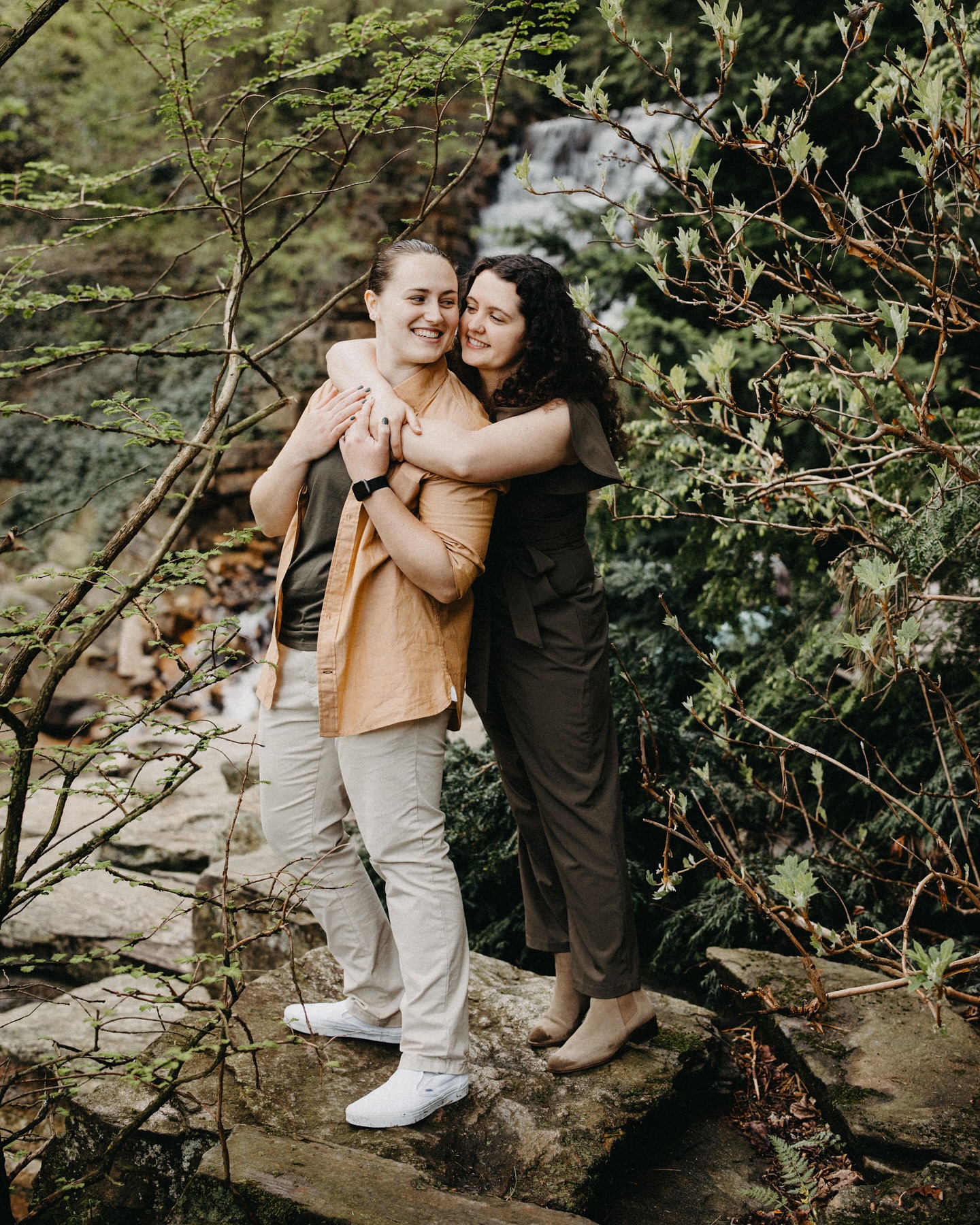 Long overdue post of these gosh dang cutie love birds💕🪶🪶