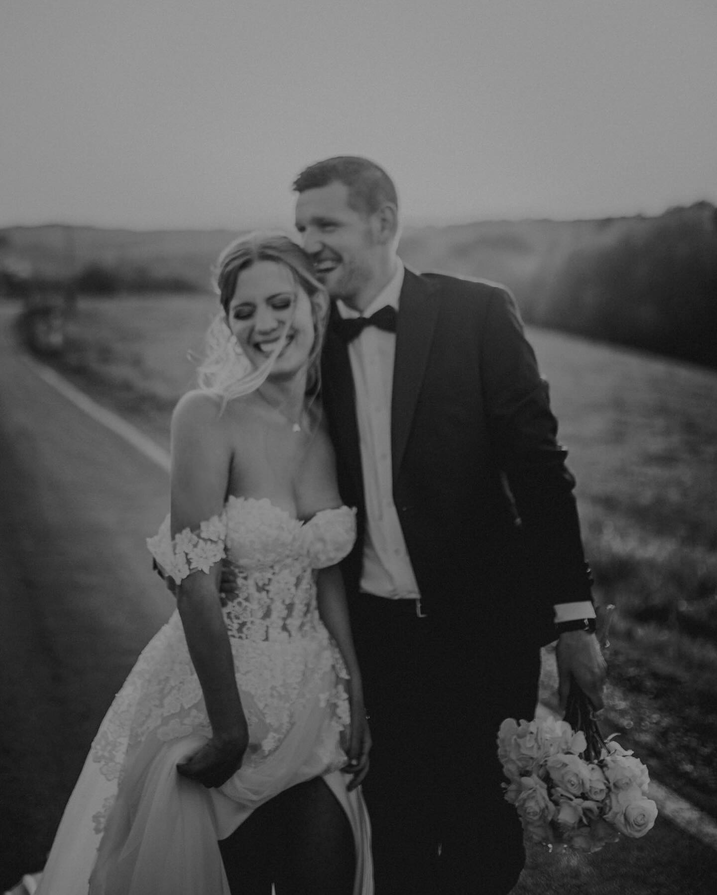 Let’s take 5 mins and got for a walk. Just the three of Us and my camera💕
Auch dieses wunderschöne Kleid ist von der lieben Inge in @wundervollatelier
modernwedding #urbanwedding #editorialwedding #bridetobe2025 #hochzeit2025 #heiraten2025 #hochzeitsfotografinbonn #hochzeitsfotografinköln #hochzeitsfotografinkoblenz #cinematicphotography #cinematicwedding #weddinginspiration #weddingphotographer #brautmode #weddingsdress