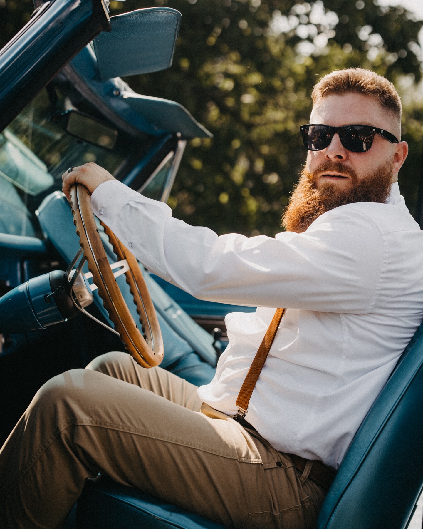 She pulled into their ceremony riding in his dream car, and it was one hell of a view. 😎🏁