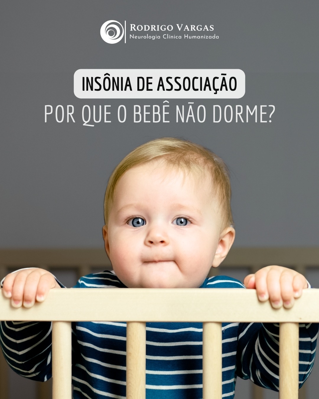 A insônia de associação infantil é um distúrbio do sono comum em crianças, caracterizado pela dificuldade em iniciar ou manter o sono devido à dependência de condições específicas ou associações externas, como a presença dos pais, alimentação, balanço ou uso de chupeta. Essas associações tornam-se fundamentais para que a criança adormeça, e, quando interrompidas durante a noite, a criança pode acordar e necessitar dessas mesmas condições para voltar a dormir.
O tratamento da insônia de associação infantil baseia-se principalmente na modificação comportamental. A criação de uma rotina consistente e tranquila antes de dormir é fundamental. Essa rotina deve incluir atividades relaxantes, como banho morno, leitura de histórias ou músicas suaves, em horários regulares, para sinalizar que é hora de dormir.
A transição para que a criança adormeça de forma independente é essencial. Uma abordagem eficaz é o método de retirada gradual, no qual os pais reduzem gradualmente sua presença ou intervenção ao longo do tempo, ajudando a criança a aprender a dormir sozinha. A técnica do "sono controlado", que envolve retornar ao quarto em intervalos crescentes para confortar a criança sem atendê-la imediatamente, também pode ser utilizada.
Além disso, evitar estímulos intensos antes de dormir e criar um ambiente de sono adequado, com pouca luz e temperatura confortável, favorece o sucesso do tratamento.
Dr. Rodrigo R. N. Vargas
Médico Neurologista e Neuropediatra
Título de Especialista em Neurologia pela Academia Brasileira de Neurologia (ABN/AMB)
Título de Especilista em Neuropediatria pela Sociedade Brasileira de Pediatria e Academia Brasileira de Neurologia (SBP/ABN/AMB)
Membro Titular da Academia Brasileira de Neurologia (ABN)
Membro Titular da Sociedade Brasileira de Neurologia Infantil (SBNI)
CRM-GO 15286 / RQE 9716 / RQE 18012
#SonoSemDependência
#RotinaDoSono
#DormirBemÉAprender
#SonoInfantilImporta
#PaisAtentos
#Neuropediatria
#OesteGoiano
#rodrigovargasneuro
#HospitalSãoPaulo