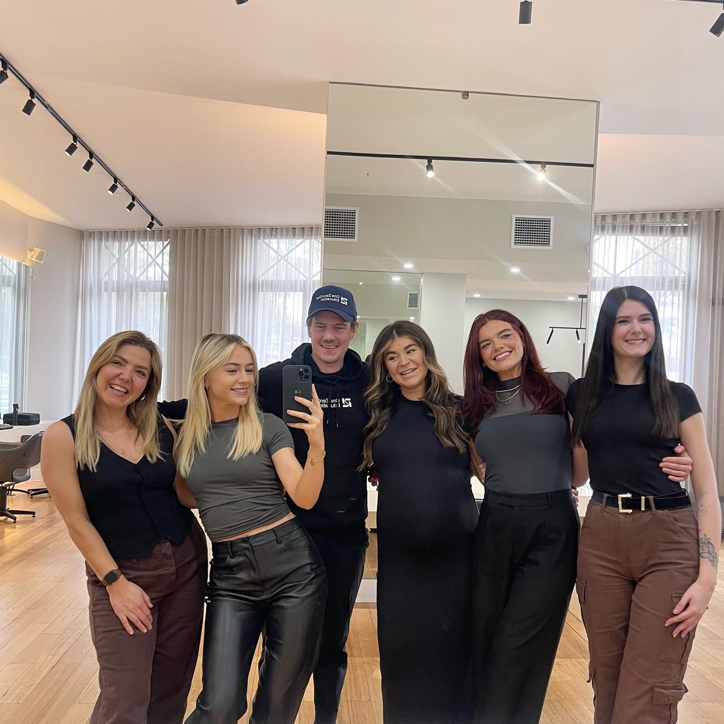 What a fantastic day spent training with Leigh from @onezeroone.education! ✂️✨
Today was all about refining our cutting skills and staying ahead of the latest trends, all while prioritising our posture and well-being.
Thanks for a very inspiring day Leigh!
#TeamTrainingDay #CuttingTrends #Training #learning