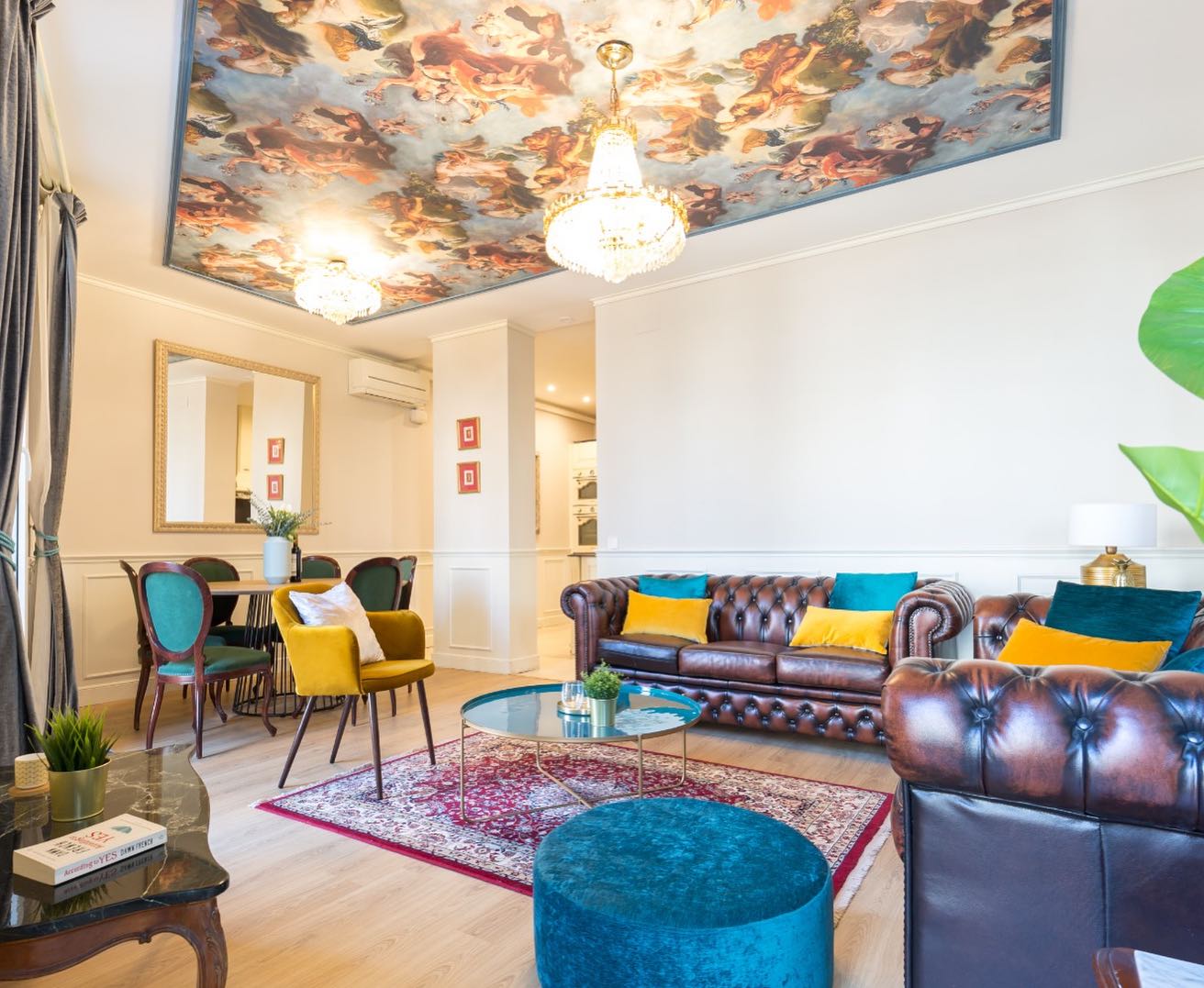 Escape into the modern rococo décor and enjoy the cozy vibe of the place! 🌟
The chandeliers and ceiling inspired by the Château de Versailles will take you on a journey through history, while you enjoy modern, comfortable equipment.
➡️ Switch the scene in a flash with a visit to the Sagrada Familia, an 8-minute walk from the property.
📩 Please contact us in case you would like to explore this fully equipped 3 bedroom / 2 bathroom apartment.
#airbnb #superhost #barcelona #rococo #apartment #airbnblove #architecture #interiors #versailles #holidays #spain #sagradafamilia #apartinbarcelona #airbnbhost #europe #spain #gaudi #tourism #culture