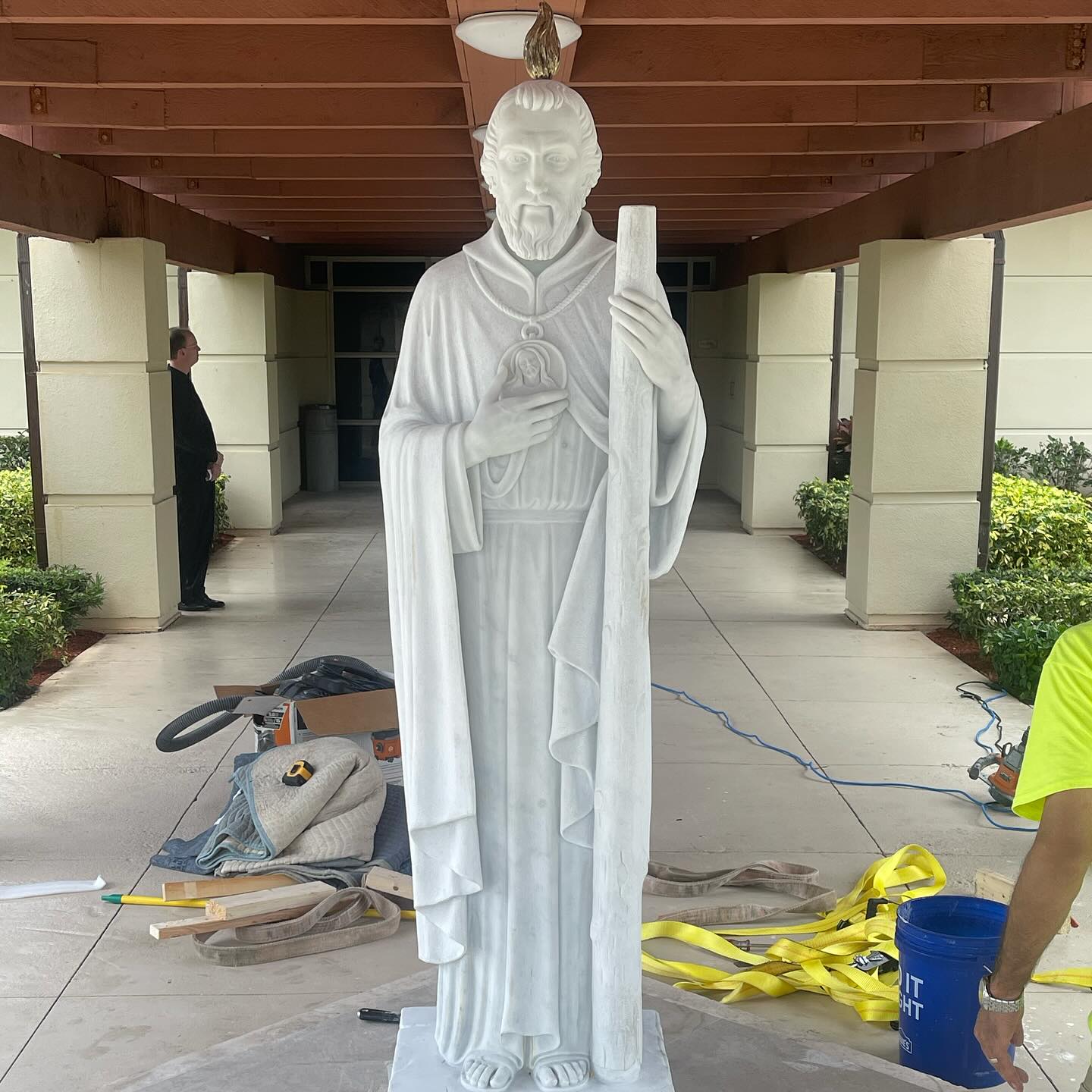 Out with the old, in with the new. Our removal and installation of a beautifully hand-carved Italian Carrara Marble St. Jude statue; before and after. ⛪️🙏
#stjude #saintjude #catholicchurch #catholic #dioceseofpalmbeach #catholiclife #holylandartcompany #liturgicalrenovation #prayer #instacatholic #catolicos #faith #religion #church #churchsupplier #catholicism #marble #marblestatue #custommarble #custom #holylandartcompany #liturgicalrenovation