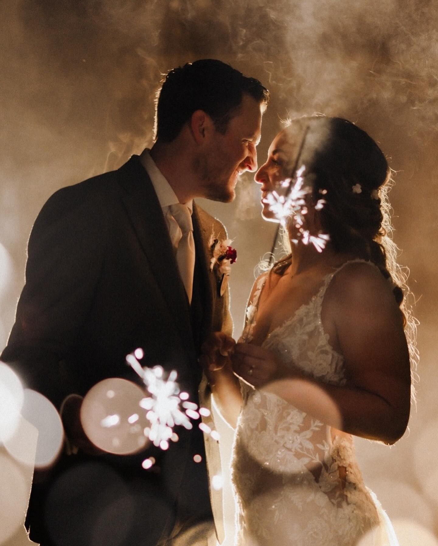 Polishing up the final wedding of ‘23. Huge shoutout to Melanie of @wonderfulwedding.nl for happening to have some unexpected sparkles with her. Wrapping up the year on an epic note! ✨
Wedding planner @wonderfulwedding.nl
Venue: @kasteeldehoogevuursche
Photo @arti.sannaz
Wedding officiant @charlotte.demoel
Cake @bakverhalen
Live music @khalil_music
Muah @naomimakeup_hair
Flowers @bloemenservicenederland
Music @weddingcrashers.dj
Livepaint @live_paint
Cocktail @shakenstyle
Stationary @madeformoments
Dress @weddingsbruidsmode
Rings @ednobel
Suit @michaelgisowedding
Photobooth @feestphotobooth
Video @creativedreamers.nl
Bruidspaar @deniiesss @erikgeurts