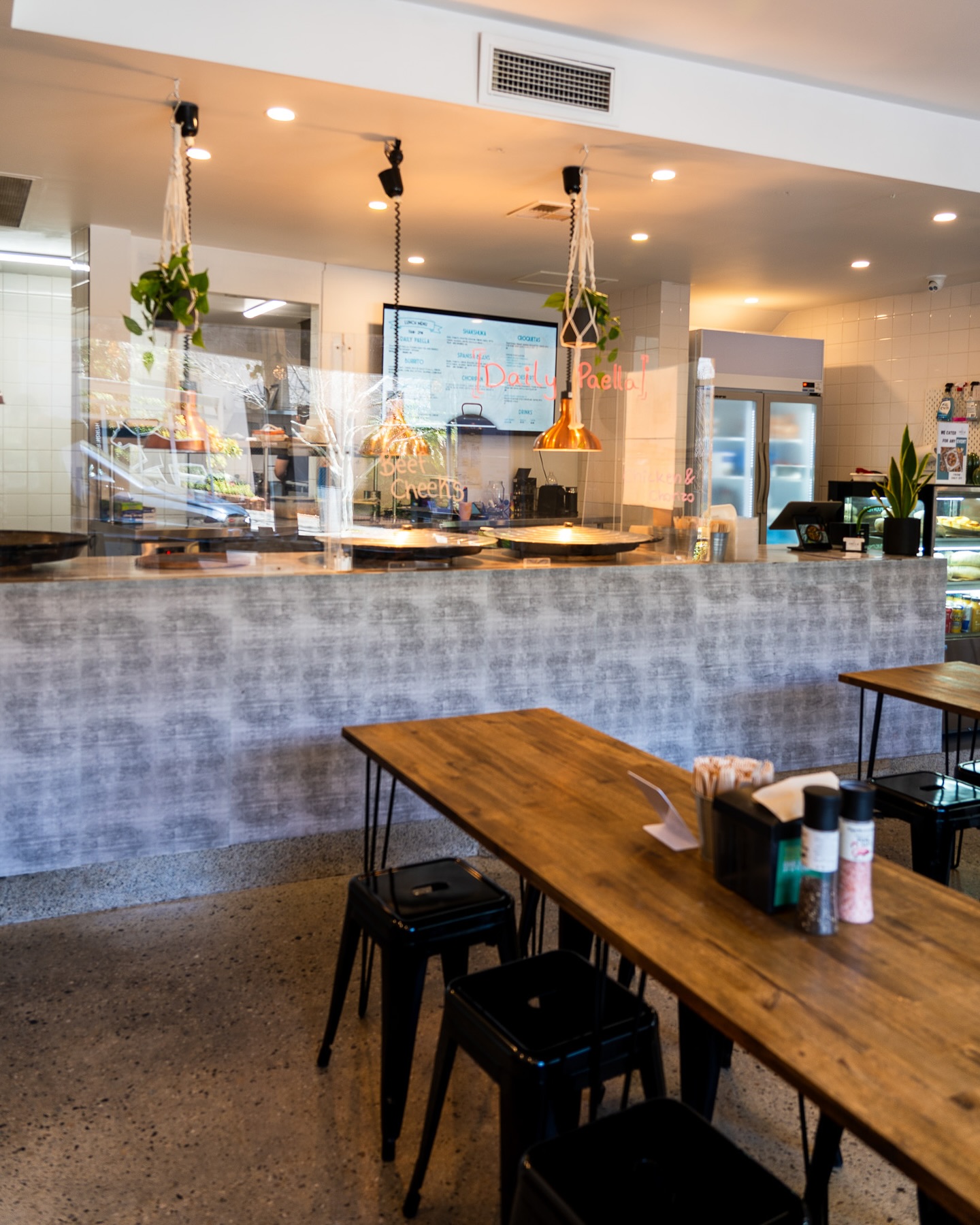 HOLA AMIGOS!
Hungry for something delicious and different this week? 😋
At @mrpaellatakeaway we’ve got just what you need! Whether you’re craving our daily paellas, our famous burritos, or a slice of the best Basque cheesecake here in Perth!
We are waiting for you! Buen provecho! 🥘
#paella #mrpaella #perthtakeaway #paellaperth #perth #perthfood #spanishfood #perthlocal