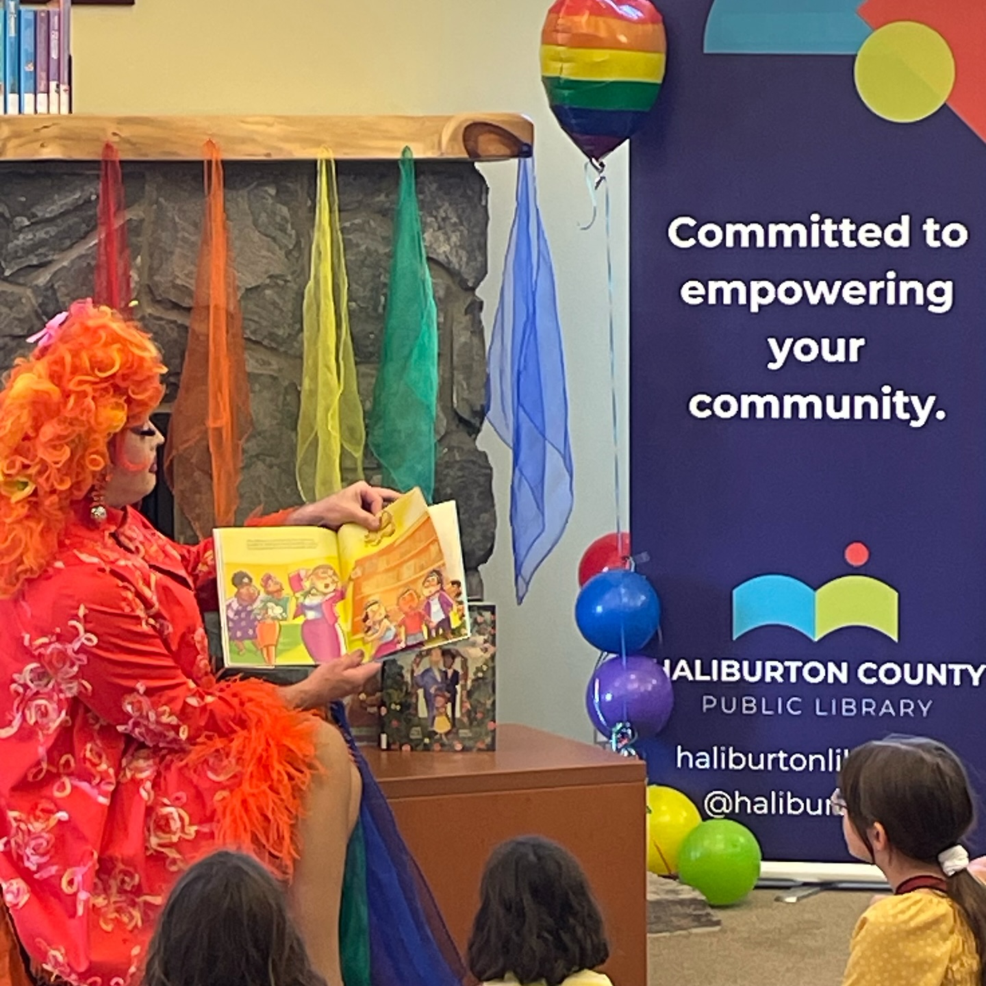 ✨The magic of self expression, creativity & storytelling was on full display at the Haliburton Library this afternoon with a visit from our favourite Auntie Plum (@itsauntieplum) 📚
🌈A very Big THANK YOU to Auntie Plum for sharing her stories with us and to everyone who came out to support Minden Pride, we had a marvellous time!
#mindenpride #dragstorytime #readingisfundamental