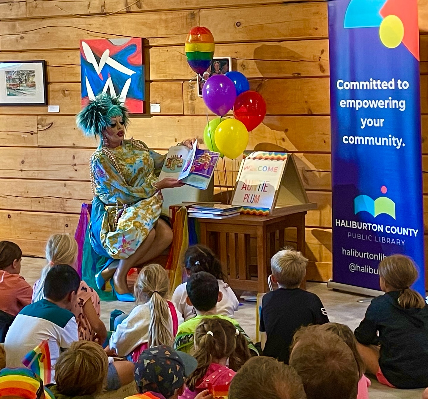 ✨The magic of creativity, self expression and storytelling! A very big THANK YOU to Auntie Plum (@itsauntieplum ) for sharing her stories with us today. 📚 Thank you to everyone who came out to support the Minden Library we had a fantastic time! 🌈
#mindenpride #everyoneiswelcome #readingisfundamental