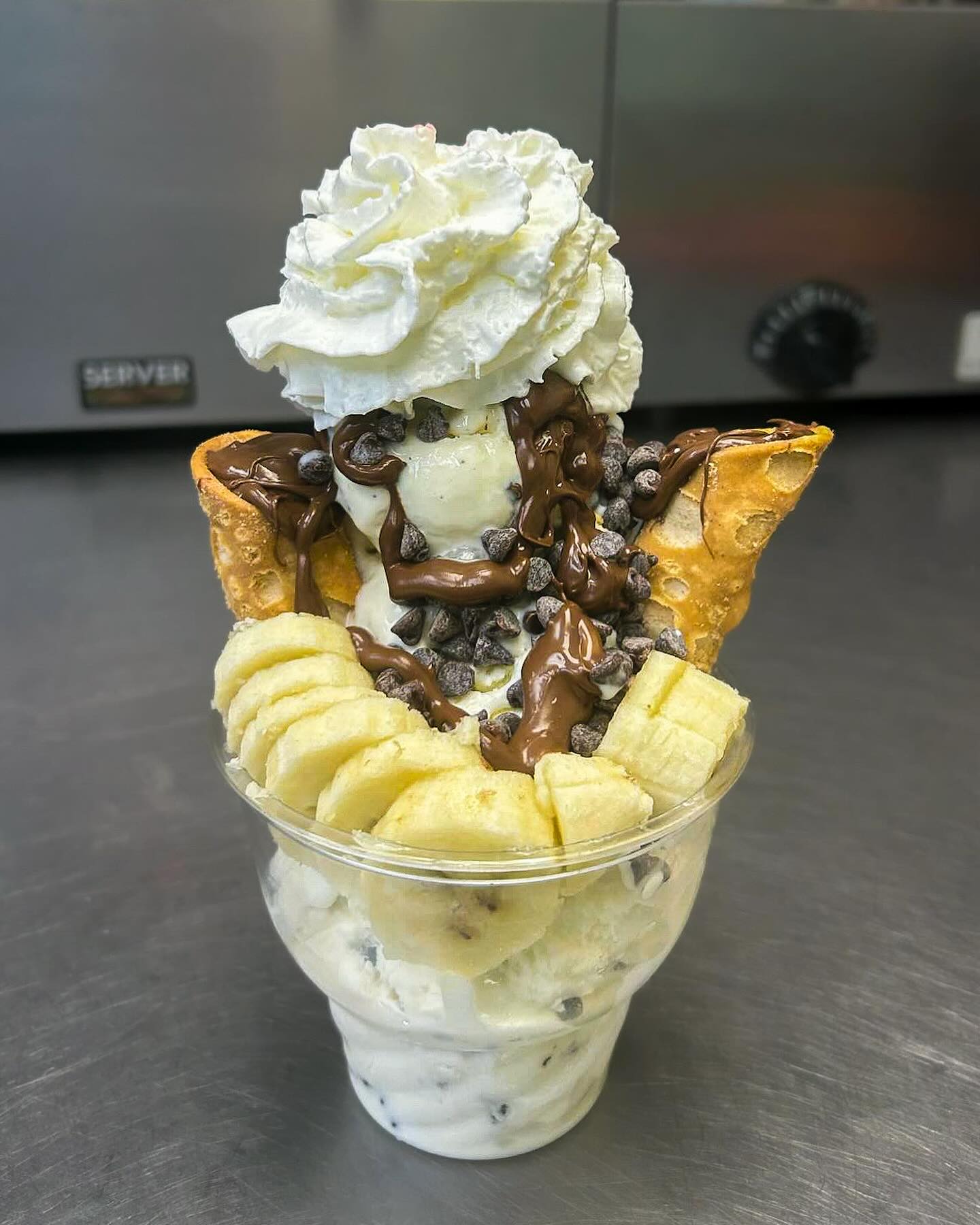 // The highly requested Cannoli Sundae😋 Complete with 2 cannoli shells, chocolate chips, nutella and bananas‼️Open until 9pm🍦
#ScoopsNMore #icecream #cannoli #sundae #icecreamsundae #yummy #summer #fall #upstateny #hudsonvalley