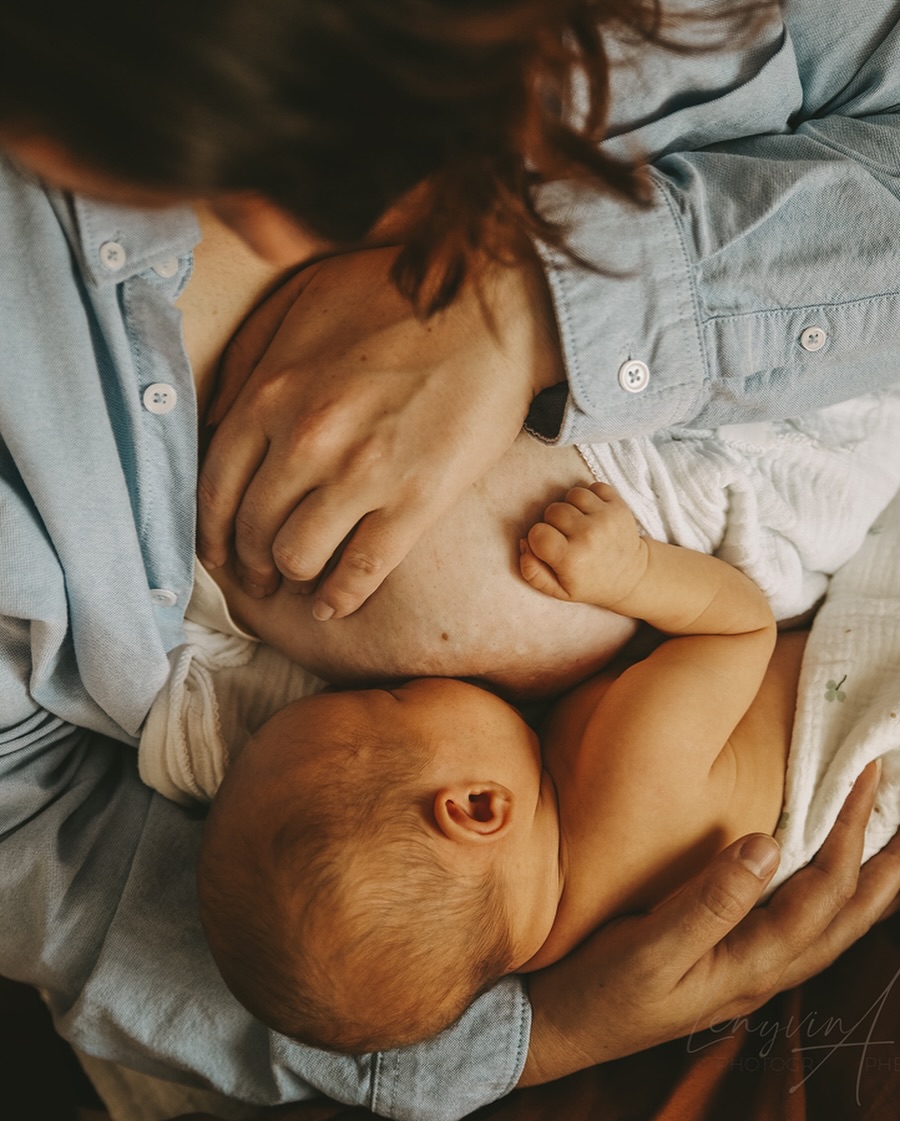 🌿 Doux moment ✨
⚪️ Séance Naissance à domicile ♥️
📷 Photographe Spécialiste de la Grossesse, Naissance , bébé
📌 Bretagne - Côtes d’Armor 22
👉 www.lenyvina-photographe..com
#LenyvinaPhotographe #PhotographeNaissance #PhotographeMaternité #PhotographeBretagneNaissance #PhotographeBretagne #PhotographeSaintBrieuc #SéancePhotoNaissanceCotesdArmor #Bretagne #Breizh #Guingamp #Bzh #MumToBe2024 #Grossesse2024 #PhotographeCôtesdArmor #PhotographieArtistique #Nourrisson #PhotographeProfessionnel #photodenaissance