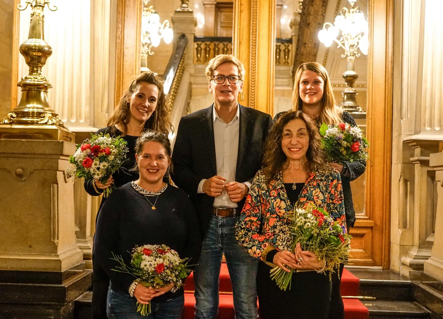 Ab heute darf ich meine Fraktion als wissenschaftspolitische Sprecherin vertreten. Ich freue mich sehr auf die neue Aufgabe und den Austausch mit unseren Hochschulen, Wissenschaftler:innen, der Wissenschaftsbehörde, Fachkolleg:innen sowie allen Wissenschaftsinteressierten. #spdhamburg