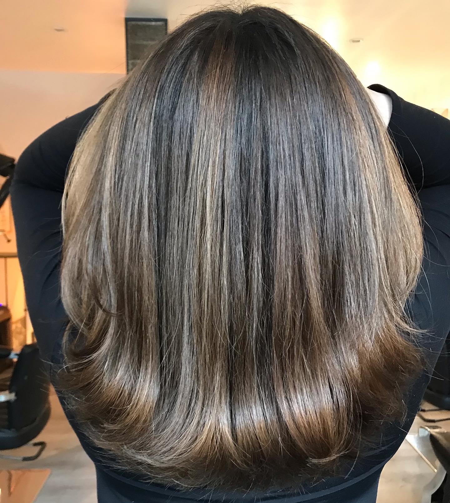 Ash-caramel ..🍮😍🔥
For bookings email: salon@haircolourstudio.co.uk
.
.
#naturallookinghair #sunkissedbalayage #naturallookinghaircolour #hairgoals #babylights #brunettebalayage #brondehair #babylightsandbalayage #balaygehair #balayagelondon
#hairblend #hairsalonlondon #olaplexuk #hairtransformations #hairtrendsetter #olaplexsalonlondon #haircolourstudiokingscross