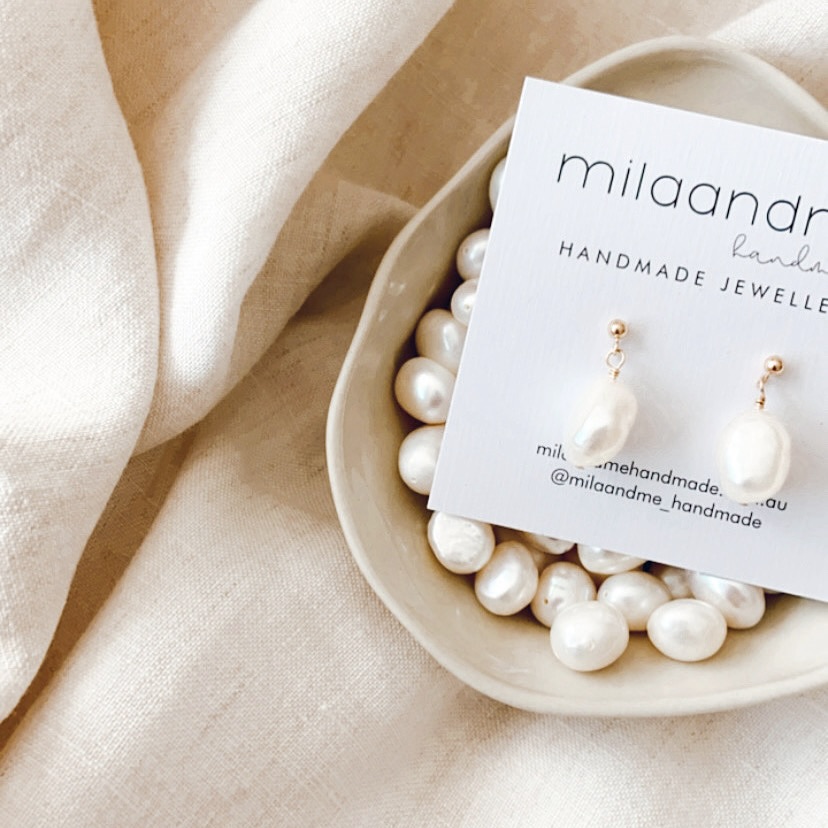 Jessica 🤍 get your hands on your very own pair 🥰
#weddingsaustralia #australianweddings #weddingsofsydney #sydneyweddings #melbourneweddings #brisbaneweddings #adelaideweddings #perthweddings #southcoastweddings #southernhighlandsweddings #sydneybride #melbournebride #weddingseason #weddinginspo #onefineday #weddingjewellery #bridaljewellery #bridesmaidsjewellery
#buyfromthebush #handmadeinaustralia #southernhighlandweddings #bridalearrings #countryliving #coastalweddings #southcoastweddings #weddingideas #ruralweddings