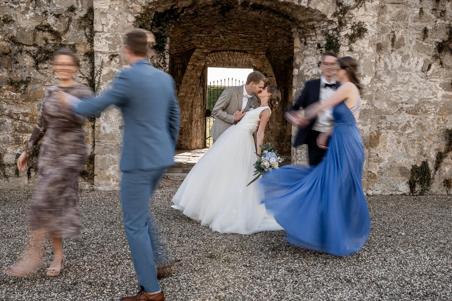 www.Lichtgestalt-schreer.de #JustMarried #FeierlicheStimmung #HochzeitsChic #HerzlichGemeinsam #LiebesBekenntnis #GemeinschaftErleben #Familienbande #EinfachWir #HochzeitsRausch #Glücksmomente #FeiernImKreise #UnvergesslicheEindrücke #Liebesglück #HochzeitsGenuss #GemeinsamDurchDickUndDünn #ChampagnerLaune #HerzlicheGäste #LiebesWirbel #FestlicheStunden #VerliebteBlicke #HochzeitsRitual # @bader_events @bruengers @schloss.gesmold @jessiopg