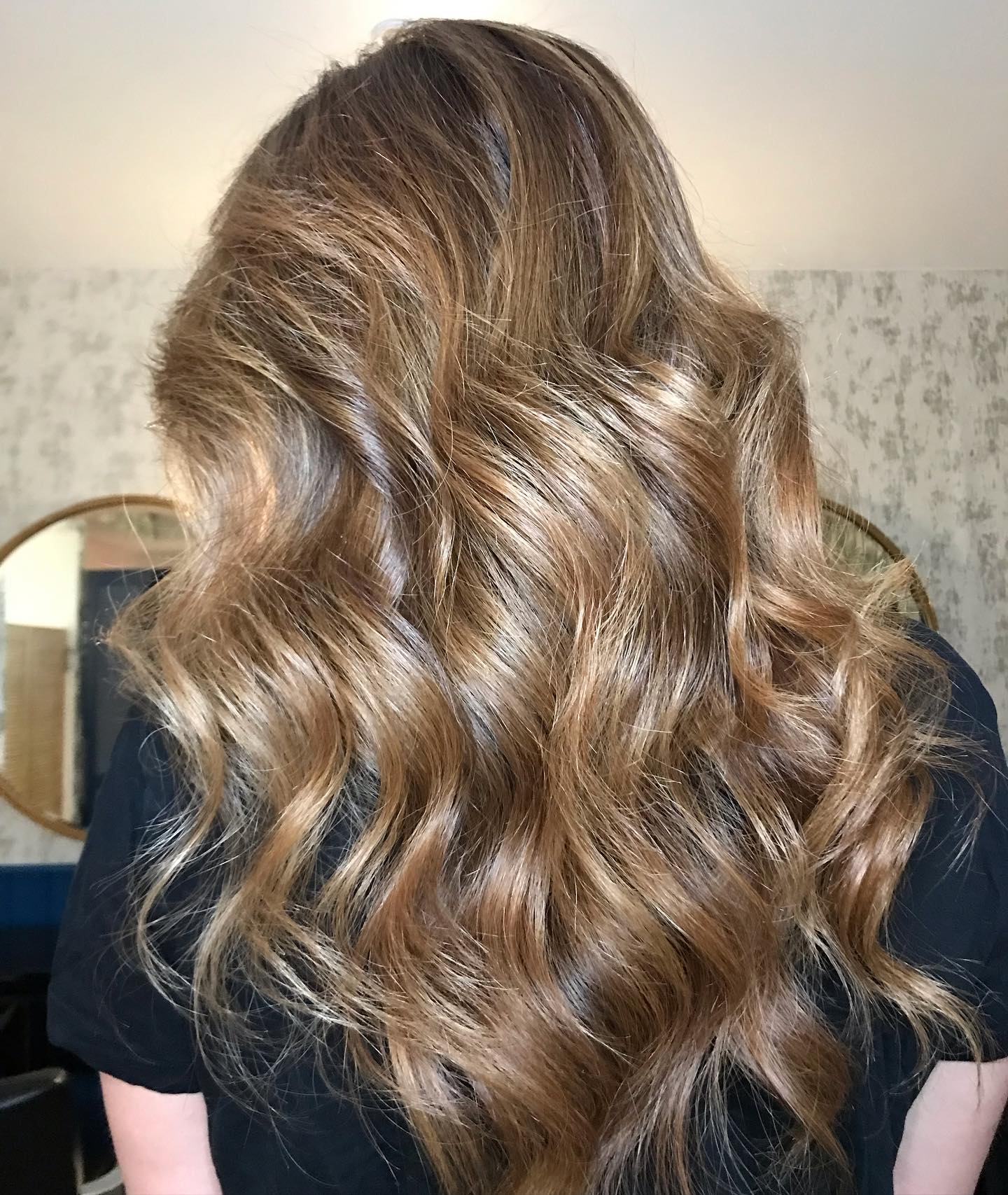 Frozen toffee swirl 🍮😍😝
.
.
#naturallookinghair #sunkissedbalayage #bronde #naturallookinghaircolour #brondehaircolor #brunettebalayage #babylightsandbalayage #balaygehair #balayagelondon #trendinghairstyles #trendinghaircolor #ukhairsalon
#hairblend #hairsalonlondon #hairtransformation #hairtrends #epresuk #haircolourstudiokingscross