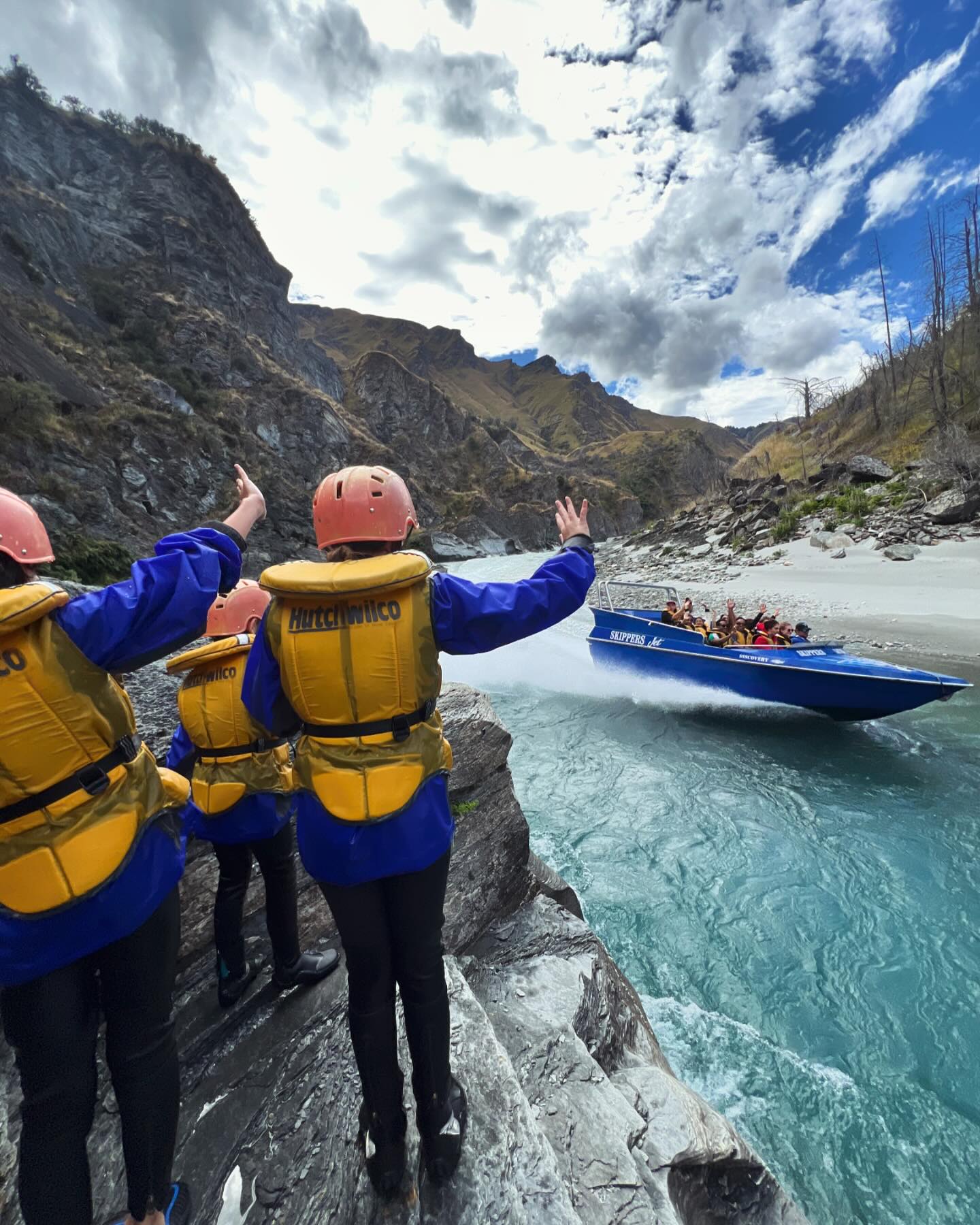 Experience the Shotover on a raft AND a jet boat with our COMBO 😎 fun with Family Adventures and thrills with @skipperscanyonjet - what could be better?!
Head to our website for more info and direct bookings - www.familyadventures.co.nz
*Jet boat COMBO only available on morning trips
.
.
.
.
.
.
#jetboat #autumnfun #skippersjet #dontmissout #familyadventures #queenstown #rafting #skipperscanyon #shotoverriver #whitewater #familyrafting #familyfun #dayout #activities #summer #fun #qt #nz #southisland #aotearoa #explorenz #discoverqueenstown #thingstodo #booknow #goexperiencetravel #otago #waves #goodfun