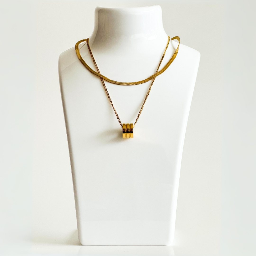 ✨
¡Doble encanto, doble brillo!
La alegría está en cada detalle. ORO LAMINADO 14k.