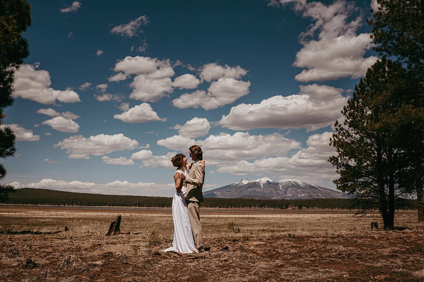 Ryan & Amy got married in the mountains and it couldn’t have been more beautiful!!! Their ceremony took place at a lake overlooking the San Francisco peaks, surrounded by friends, family & pine trees.☀️⛰️ I was blessed to meet these two at the special place where they met in Flagstaff, and to capture these special moments!
.
.
.
#virginiaphotographer #flagstaff #scottsdaleaz #phoenixweddingphotographer #scottsdaleweddingphotographer #arizonaphotographer #flagstaffphotographer #adventureweddingphotographer #vaweddingphotographer #scottsdalephotographer #destinationweddingphotographer #destinationwedding #flagstaffweddingphotographer #azwedding #azweddingphotography #azweddingphotographer #arizonaengagementphotographer #arizonaweddingphotographer #arizonaelopementphotographer #arizonaelopementphotographer #scottsdaleweddingphotographer #adventureweddingphotographer #phoenixweddingphotographer #phoenixphotographer #sedonaphotographer #sedonaweddingphotographer #sedonaarizona #sedonawedding #sedonaelopement #sedonaelopementphotographer #arizona