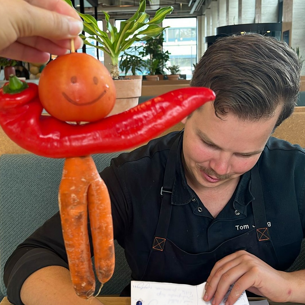 Meet het @instockmarket.nl groente mascotte 😍
Wie weet een leuke naam?
Please note: no veggies were harmed during the making
#WeCanteen #instock #groente #TegenVoedselverspilling #Mascotte #FunAtWork