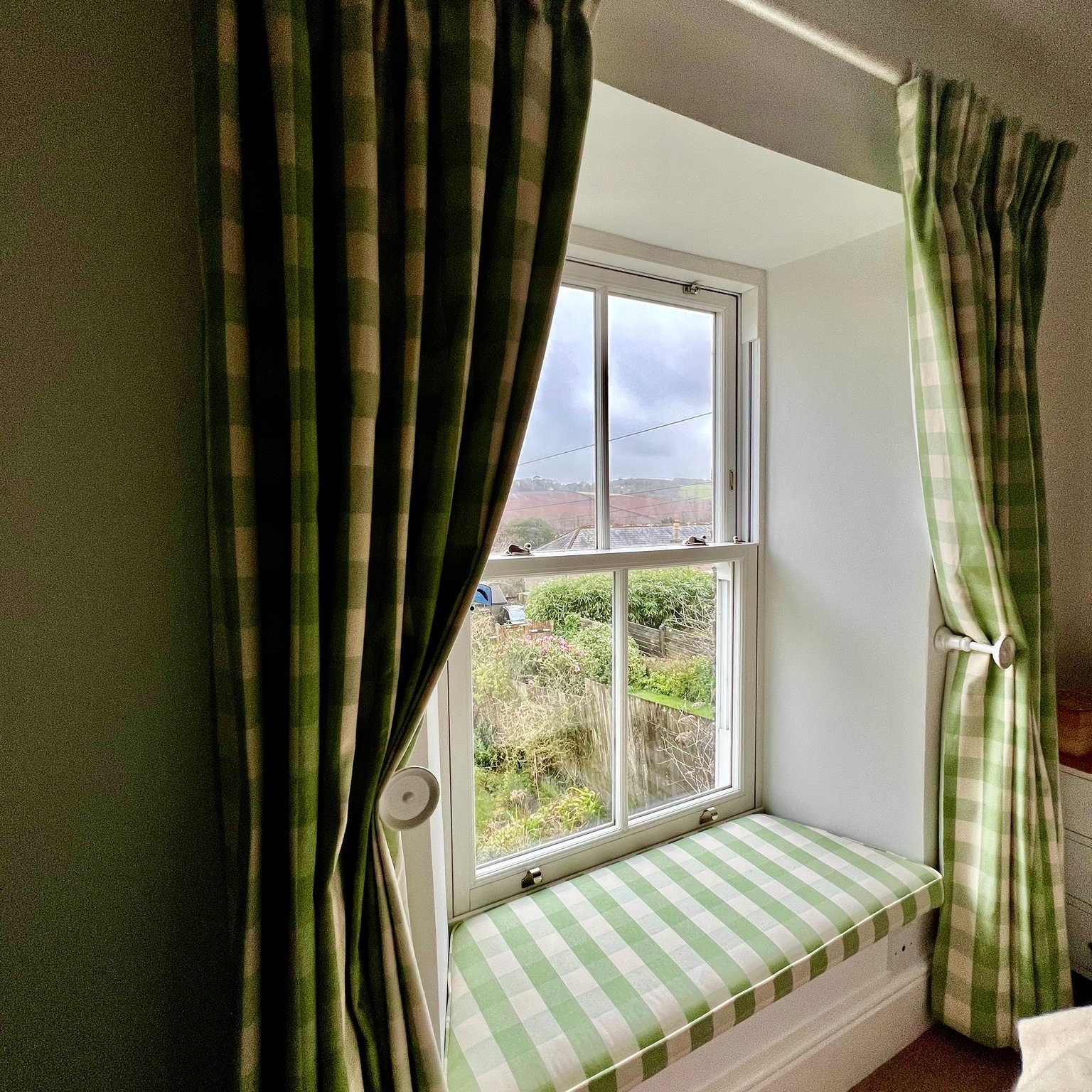 How gorgeous is this Ian Mankin fabric for the curtains and window seat?
The fabric used is Avon Check Sage 🤍💚
#curtains #curtainshop #curtainsdesign #madetomeasure #madetomeasureblinds #madetomeasurecurtains #madetomeasurecurtains #bespoke #cornwall #cornwalllife #cornwallcoast #cornwallliving #romanblinds #ianmankinfabric #ianmankin #upholstery #fabric #gingham