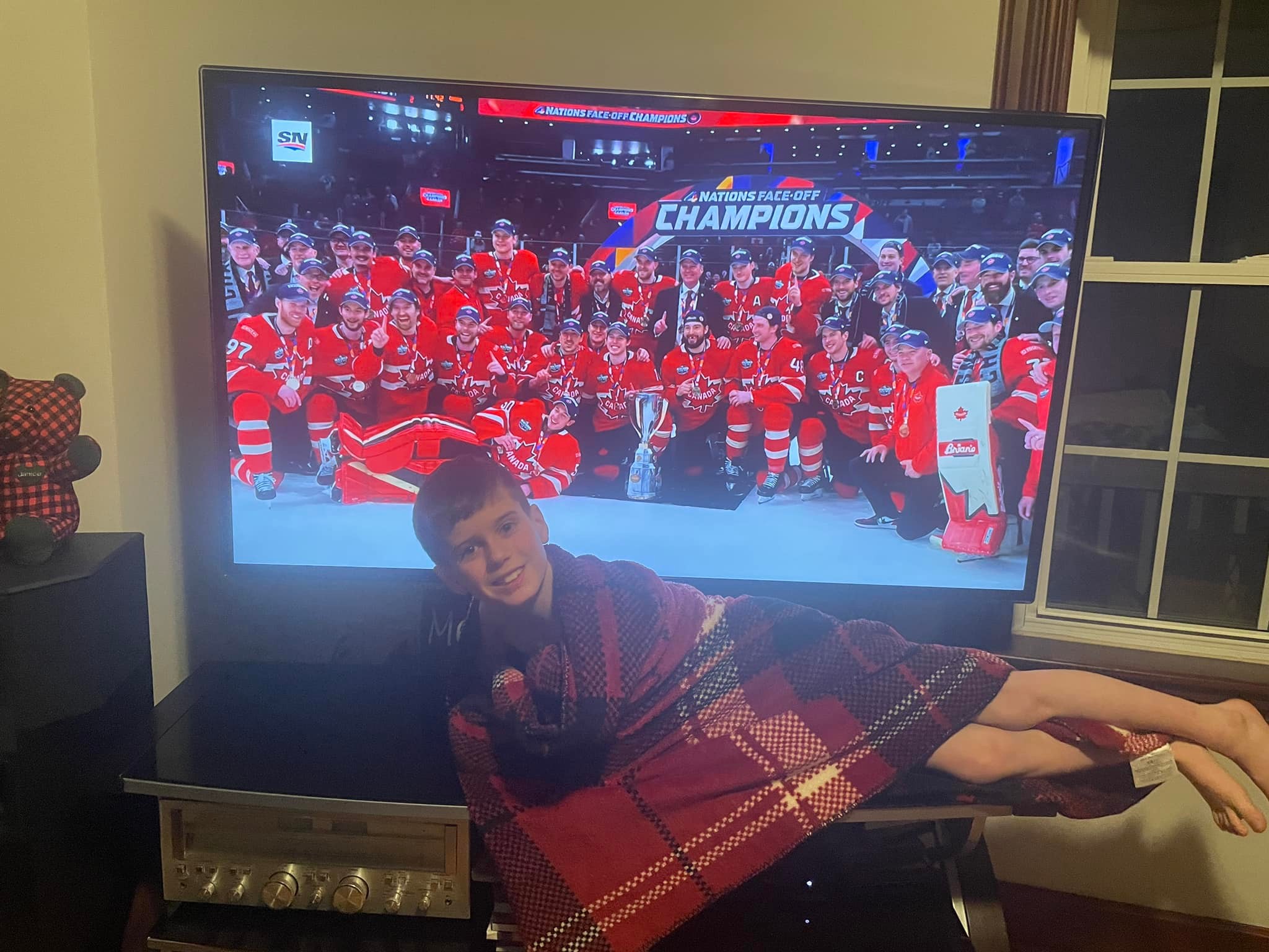 The photo op continues sprawled out on the TV stand. 🇨🇦❤️