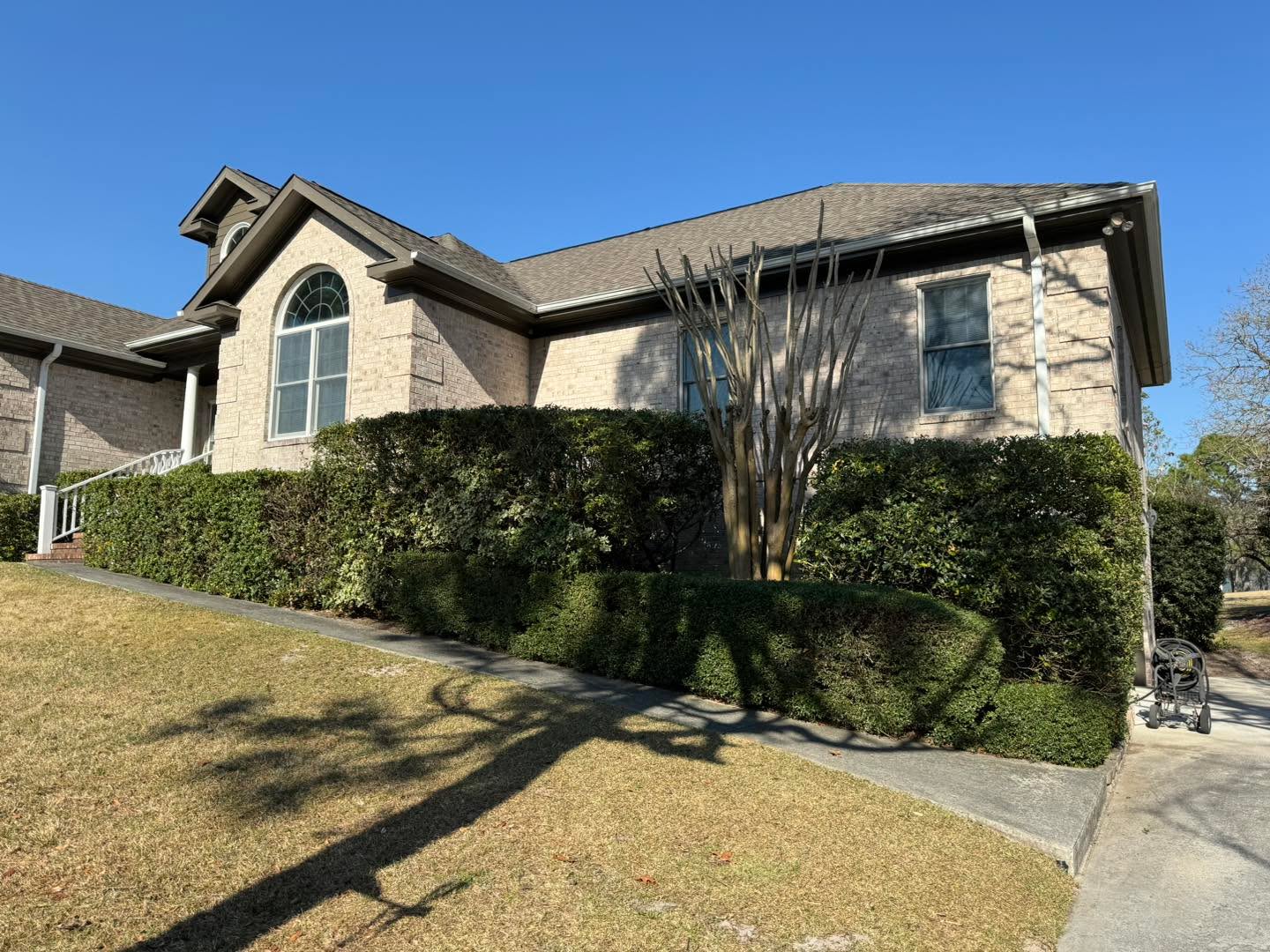 Spring cleanup in full swing at Beau Rivage! 🌿✂️ #wilmington #leland #castlehayne #landfall #wrightsvillebeach #downtownwilmington #portersneck #carolinabeach #ogden #monkeyjunction #rubbermulch #mulch #chocolatemulch #lawncare #lawnmaintenance #pruning #sod #ilm #portcity #landscaping #landscapes #Wilmingtonnc #commercial #residential