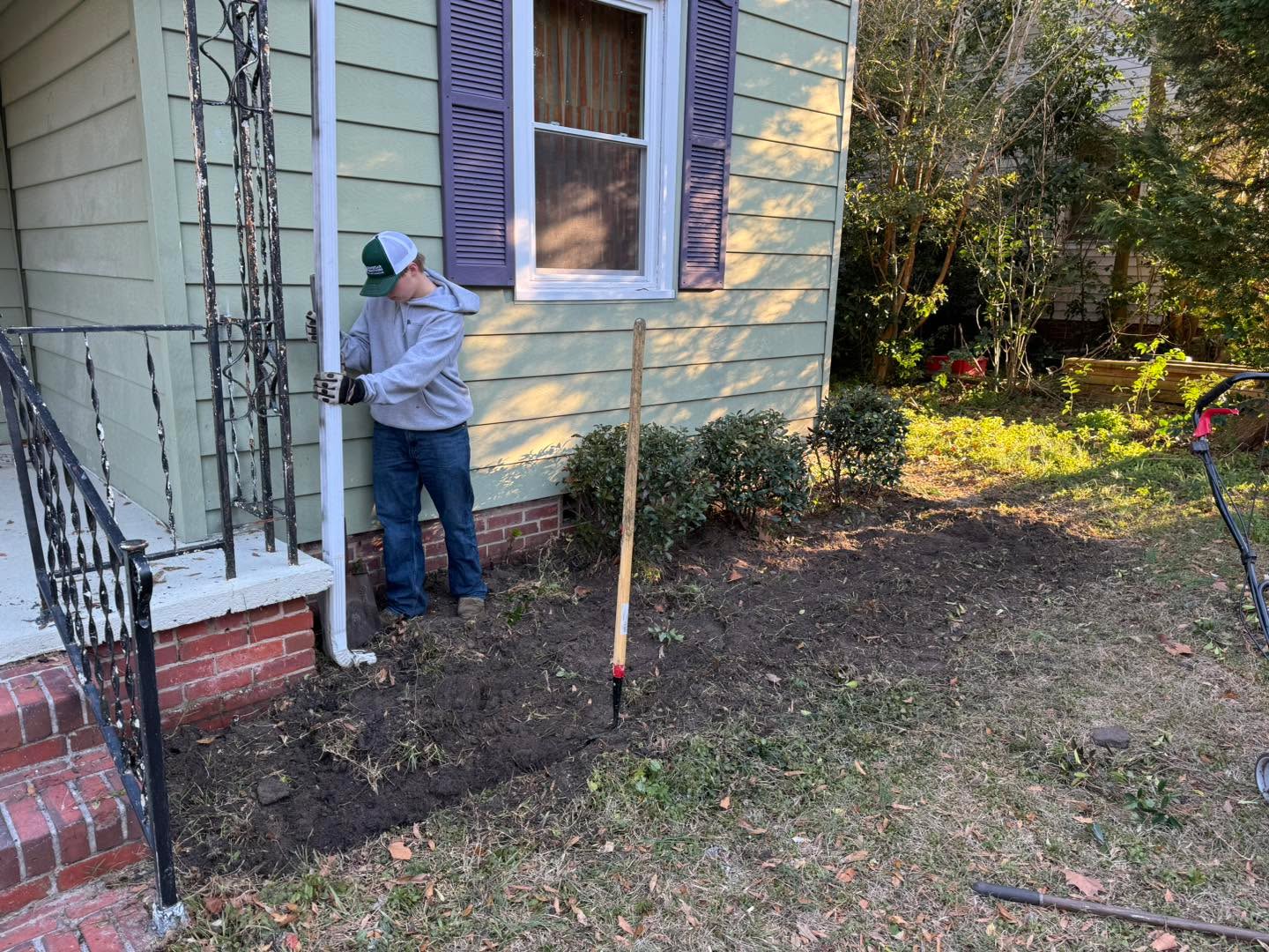 Great day for mulch and cleanup! Call us now to get your property looking better than ever! 910-660-6583
#wilmington #leland #castlehayne #landfall #wrightsvillebeach #downtownwilmington #portersneck #carolinabeach #ogden #monkeyjunction #rubbermulch #mulch #chocolatemulch #lawncare #lawnmaintenance #pruning #sod #ilm #portcity #landscaping #landscapes #Wilmingtonnc #commercial #residential
