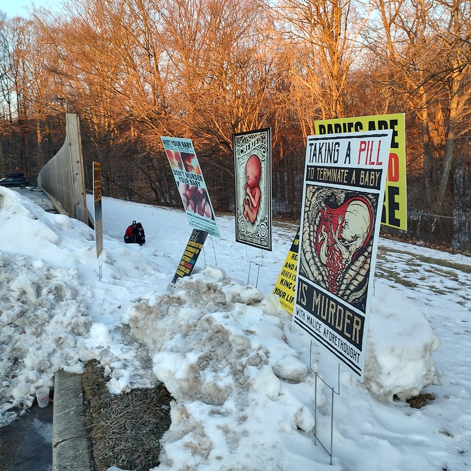 Pray as we evangelize and proclaim the truth and the gospel to those arriving to the abortion clinic in Baltimore