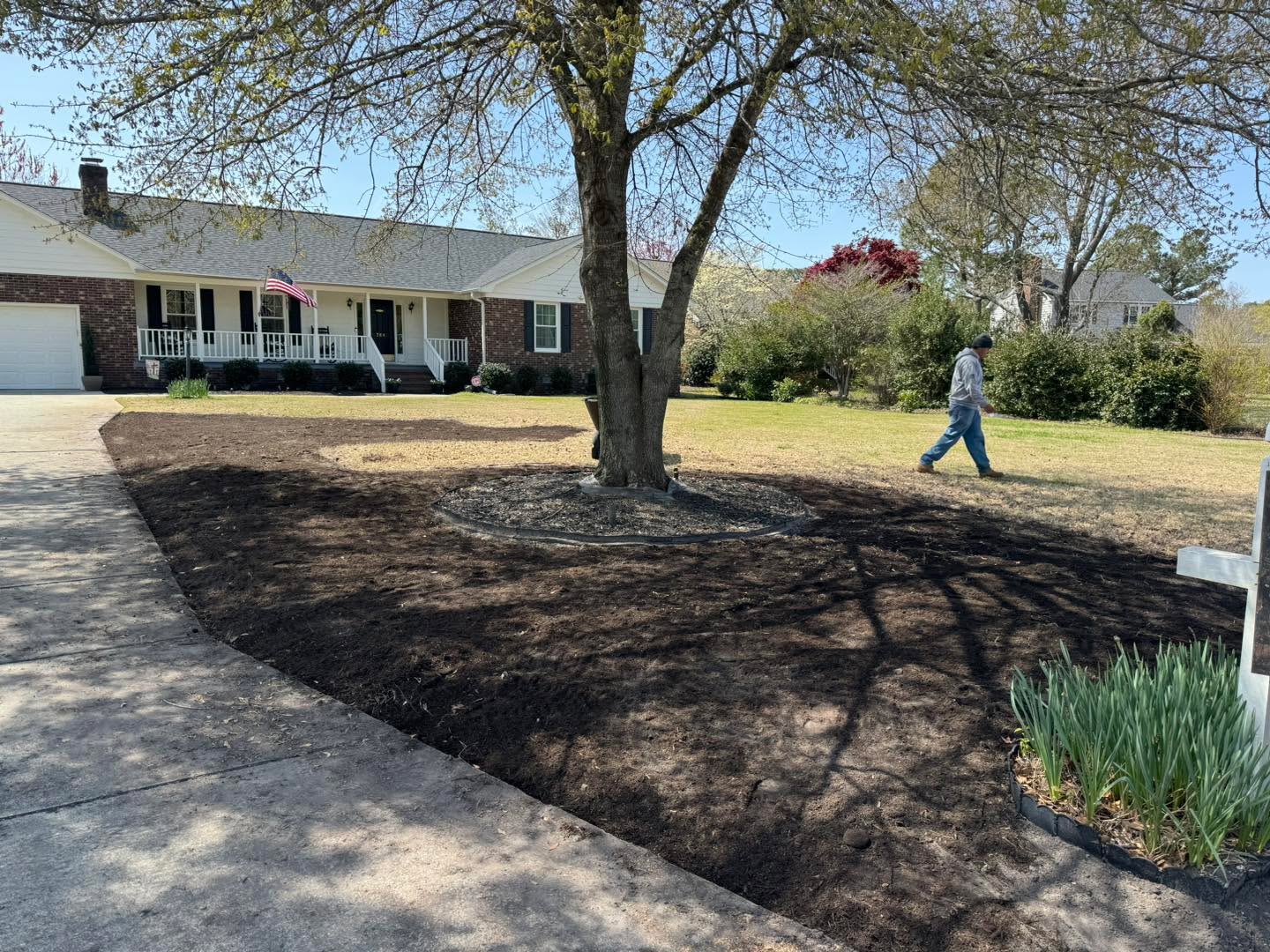 Little bit of sod action before the rain!
#wilmington #leland #castlehayne #landfall #wrightsvillebeach #downtownwilmington #portersneck #carolinabeach #ogden #monkeyjunction #rubbermulch #mulch #chocolatemulch #lawncare #lawnmaintenance #pruning #sod #ilm #portcity #landscaping #landscapes #Wilmingtonnc #commercial #residential