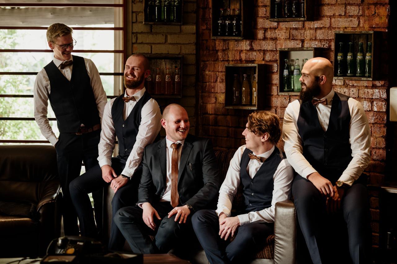 "I get by with a little help from my friends" - The Beatles
#cigarlounge #groomsmen #weddingvenuepretoria #dehavenoostweddingvenue