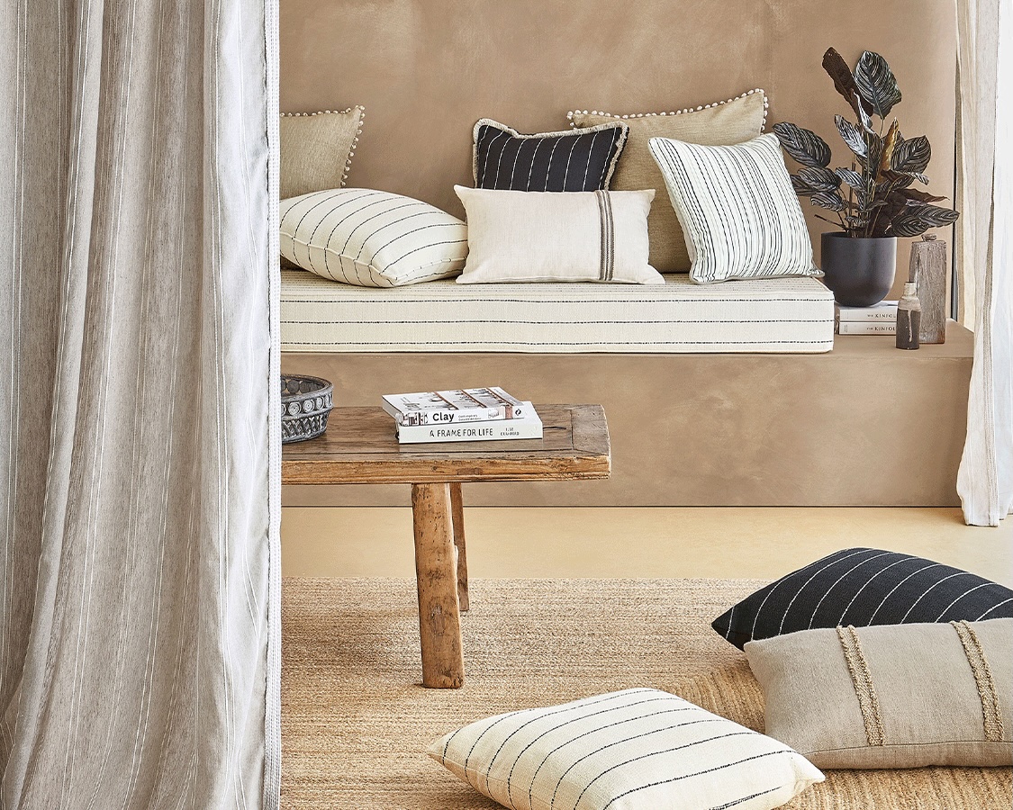 Grounding neutrals combined with delicate linear designs to create soft and subtle stripes, resulting in sophisticated interiors. 🤍🤎
Fabrics pictured:
🥥Loire Flint
🥥Reno Birch
🥥Derwent Birch
🥥Elbe Carbon
#neutral #neutrals #neutralhome #neutralstyle #neutraldecor #neutraltones #coastal #coastalvibes #coastaldecor #coastalliving #coastalhome #coastallife #coastalstyle #stripes #scandi #scandihome #scandicoastal #cornwall #cornwalllife #cornwallcoast #cornishcurtains #madetomeasurecurtains #madetomeasureblinds