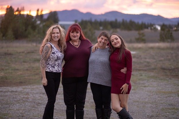 As the curtain comes down on 2023, we want to thank all of our new and loyal customers for all your support and for allowing us to do what we love, create natural body and beard products.
From our family to yours, we wish you a holiday overflowing with joy and a New Year filled with everything good!
Love, Angela, Chirl, Alena and Dakota
#freshingredients #womanowned #skinfood #selflove #merrychristmas🎄 #HappyHolidays #happynewyear #happynewyear2024