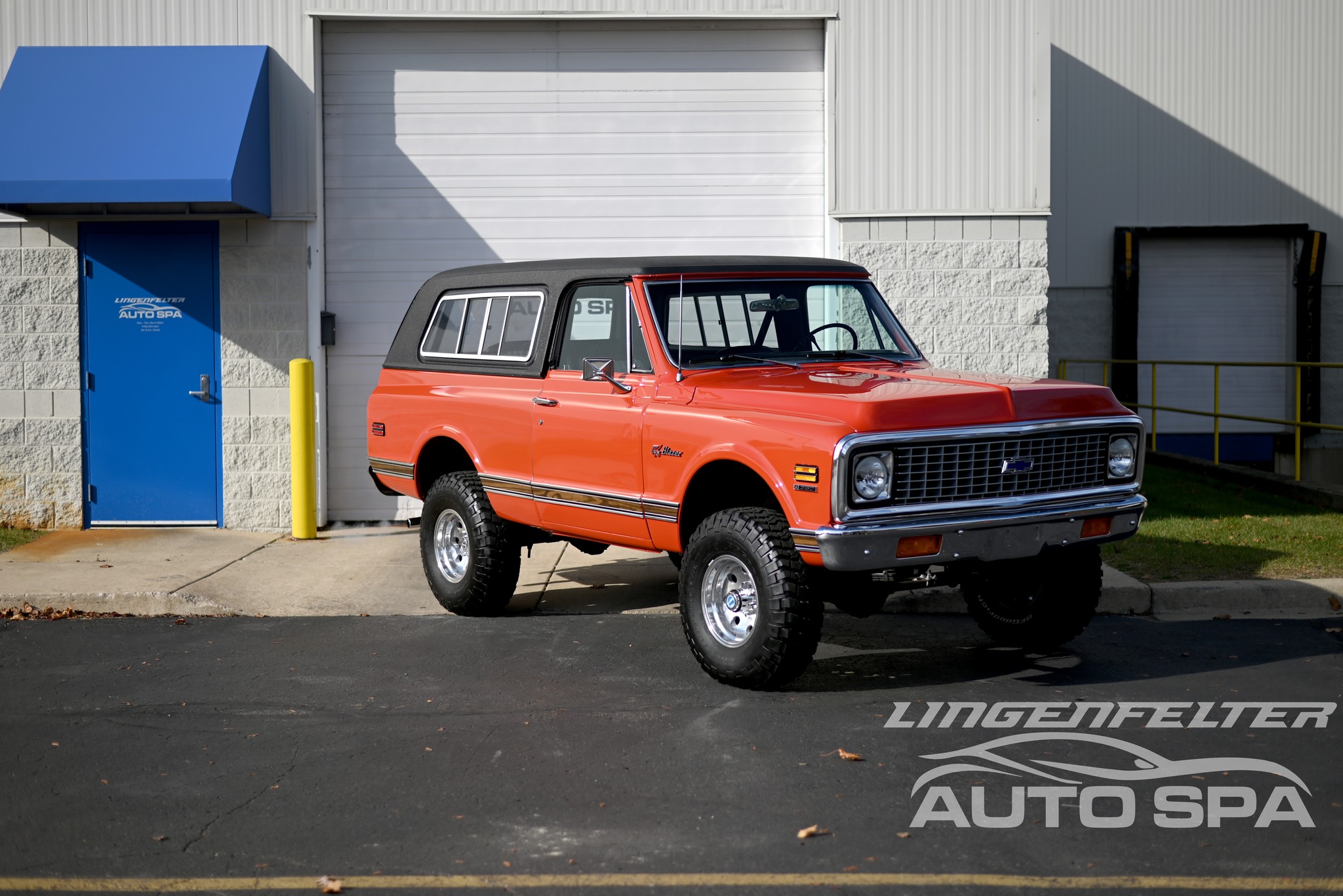 Check out this beautiful 72 K5 Blazer! Look at how much gloss was added to the paint thanks to XPEL's 8-year ceramic coating.
.
.
.
.
.
.
#michigan #automotive #lingenfelterautospa #lingenfeltercollection #ppf #ppfshop #lingenfelter #brightonmichigan #xpel #ceramiccoating #carcare #chevyperformance #k5blazer #blazer #chevyblazer #xpelceramiccoating
