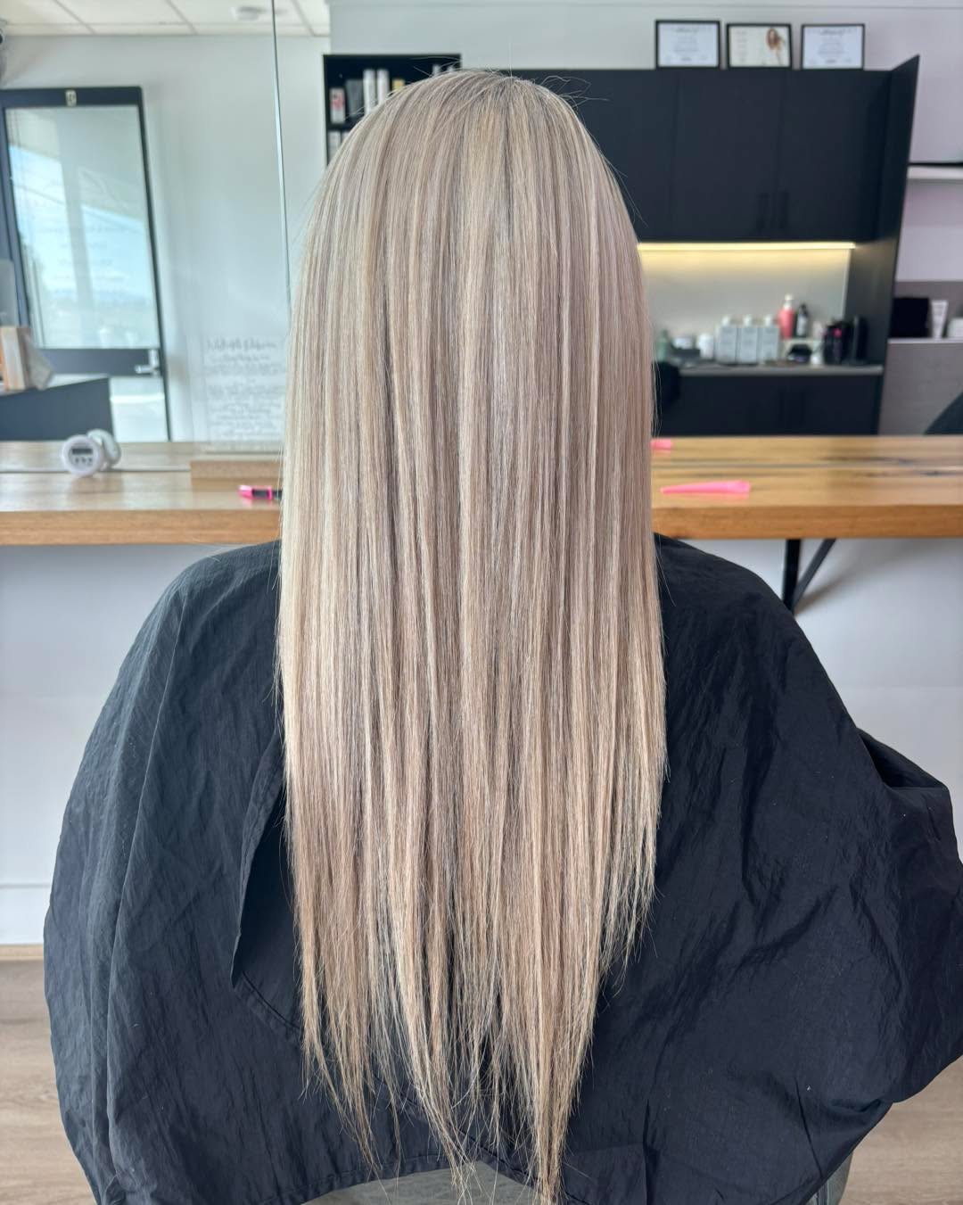 If it’s one thing Jord is wrapped about, it’s being able to reconnect with an old client from when she first went into business and being able to solve their hair problems. 😍
We get it! Life gets in the way, a change is as good as a holiday and sometimes clients need to spread their wings but we always know you’ll be back and when you do, you’ll always be welcomed with open arms and we will always hit it off where we left. Our clients are family here we JL Hair Co 😍😍.
. #jlhaircollective
. #BlondeHighlights
. #BlondeAmbition
#BlondeLife
. #BlondeVibes
. #BlondeHairDontCare
. #BlondeInspo
. #BlondeGoals
. #BlondeBombshell
. #BlondeAndBeyond
. #BlondeTransformation
. #BlondeBabe
. #PlatinumBlonde
. #IceBlonde
. #BlondePerfection
. #BlondeHairGoals
. #BlondeMoments