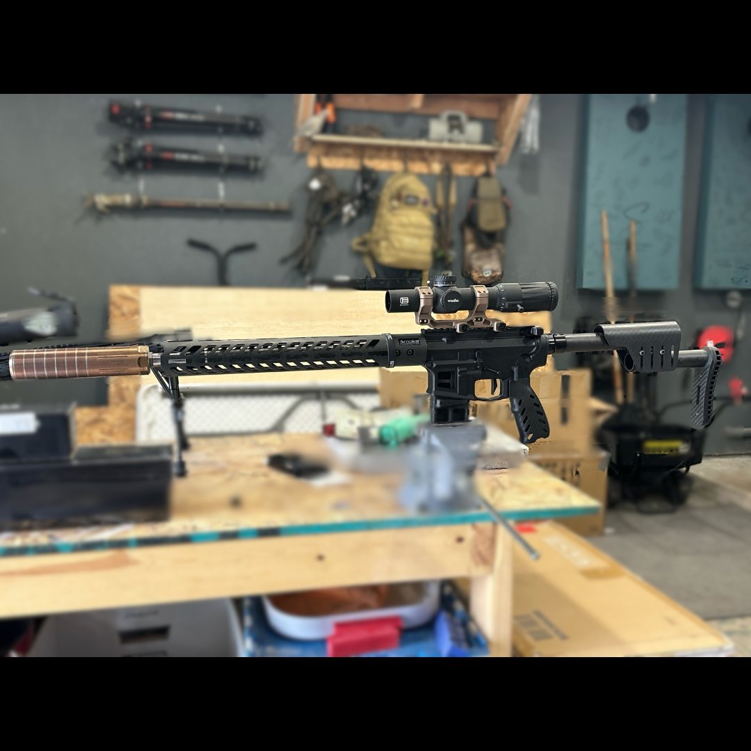 When every ounce matters, go carbon fiber.π₯ Huge thanks to K.T. for sharing his sleek build featuring our carbon fiber AR15 handguard, carbon fiber ultralight pistol grip, and carbon fiber adjustable stock! π
#lightweight #carbonfiber #carbonfibergunparts #AR15 #suppressor #stock #AR15build #Handguard #gunsofinstagram #MadeinUSA #smokecomposites