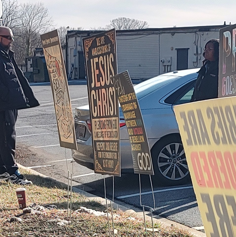 Pat having a conversation with a woman who brought a young woman to the abortion mill. Pray that God will do a work in her.