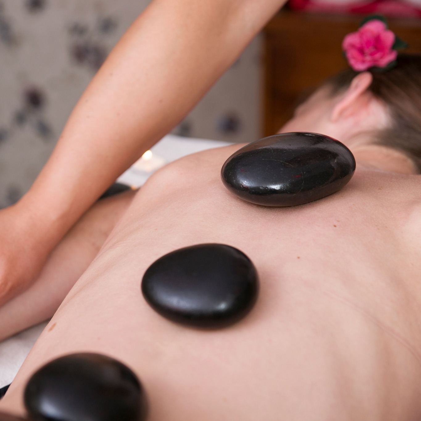 When the temps get cold, try some hot stone massage!
The benefits of hot stone massage include:
-Relief of muscle pain and tension
-Reduction of Inflammation
-Aids in the release of toxins
-Improves sleep
Add hot stones on to any massage when you book online today at www.seabornwellness.com
.
#southwalton #Metime #beachhappy #staycation #selfcare #beachesofsouthwalton #destin #30a #30A #massage #luxurymobilemassage #sowalbeaches #Sowal #panamacitybeach #massagetherapy #inhomemassage #spalife #seabornwellness #mobilemassage #destinflorida #sowal #destinfl