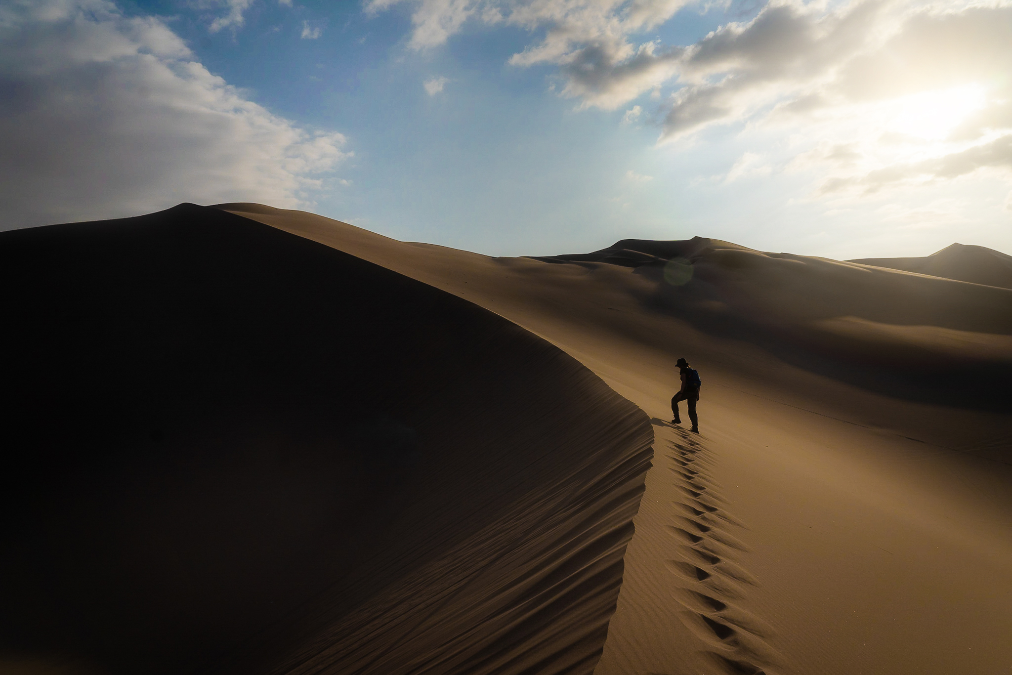 Hiking the sand dunes of Ica Peru.
#Huacachina #perù #peru #landscape #landscapes #landscapelovers #landscapephotography #travel #travelgram #traveladdict #travelblogger #traveltheworld #traveltheworld