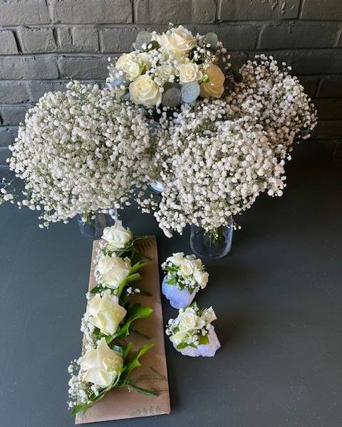 It's been a fantastic week for wedding flowers !!!
We finished creating our second order for mid-week summer wedding flowers. Our Wednesday bride wanted a lot of colour, while today's bride requested our most popular elegant and timeless colour palette of ivory and green, requesting roses and gypsophila.
If you're planning a mid-week wedding this summer, feel free to contact us to discuss our special mid-week wedding flower packages.
#isuggestflowers #sussexflorist #localflorist #weddingflowers #summerwedding #midweekwedding